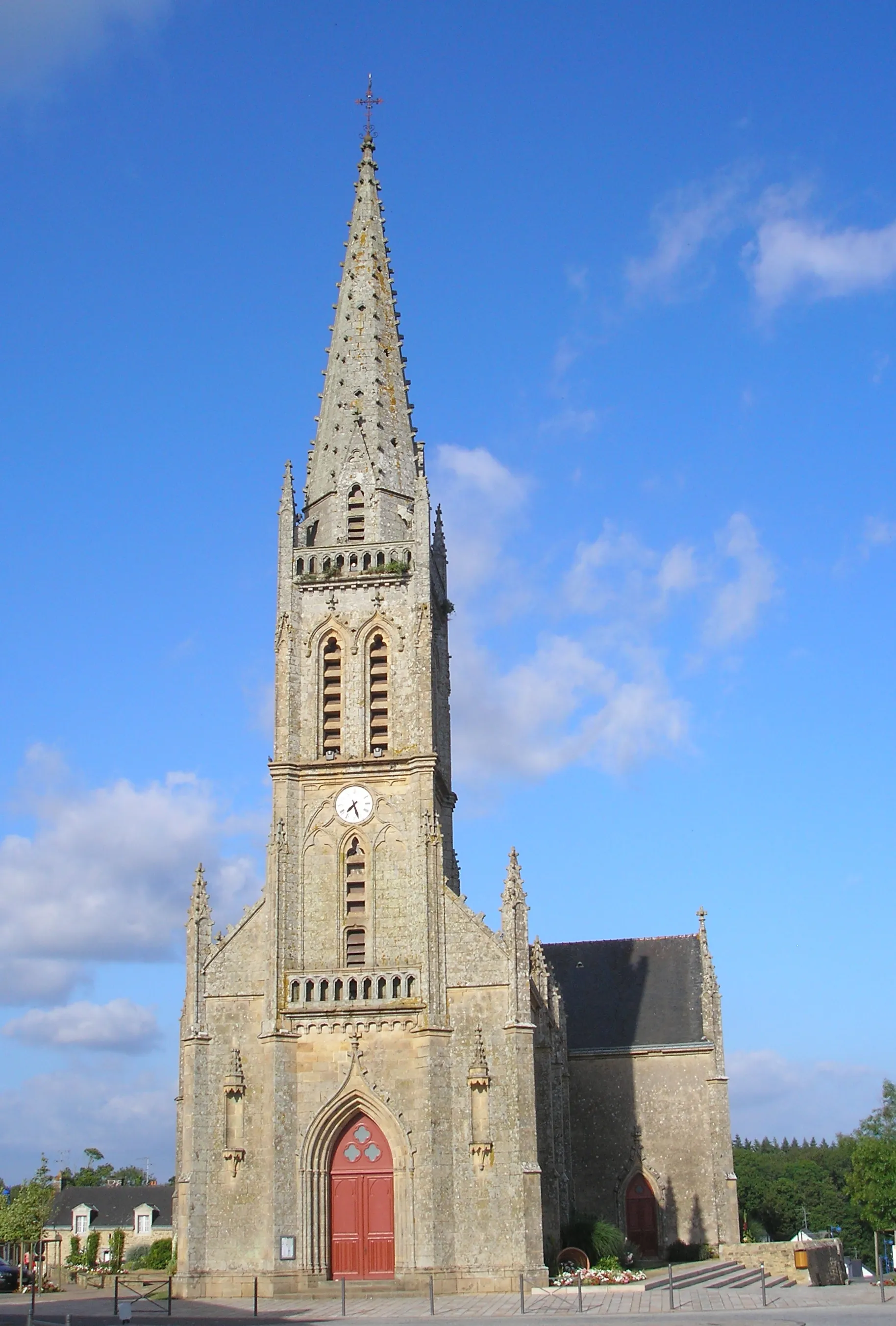 Photo showing: Pluneret (Bretagne, France). L'église Saint-Pierre-et-Saint-Paul.
