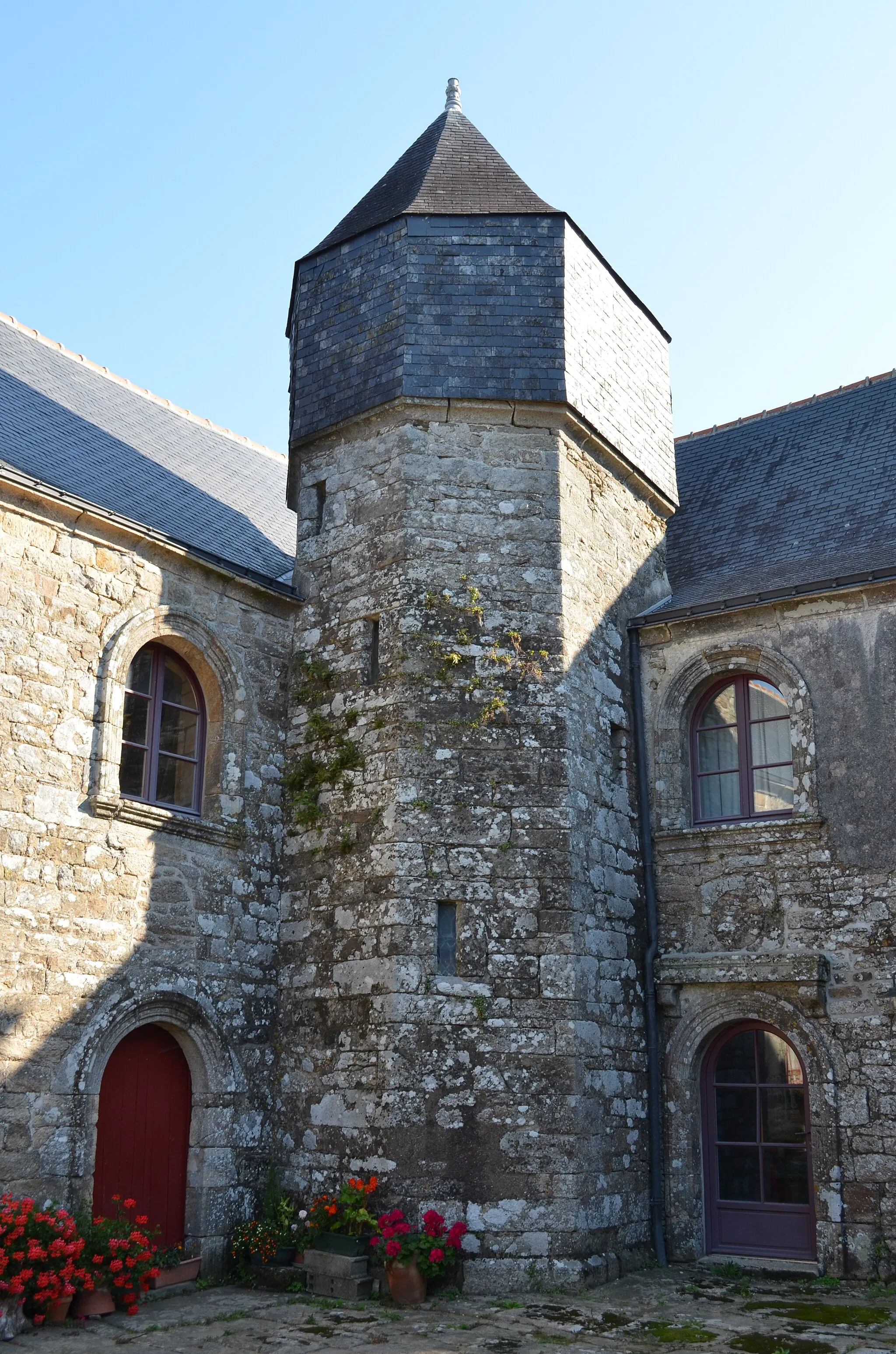 Photo showing: This building is inscrit au titre des monuments historiques de la France. It is indexed in the base Mérimée, a database of architectural heritage maintained by the French Ministry of Culture, under the reference PA00091471 .