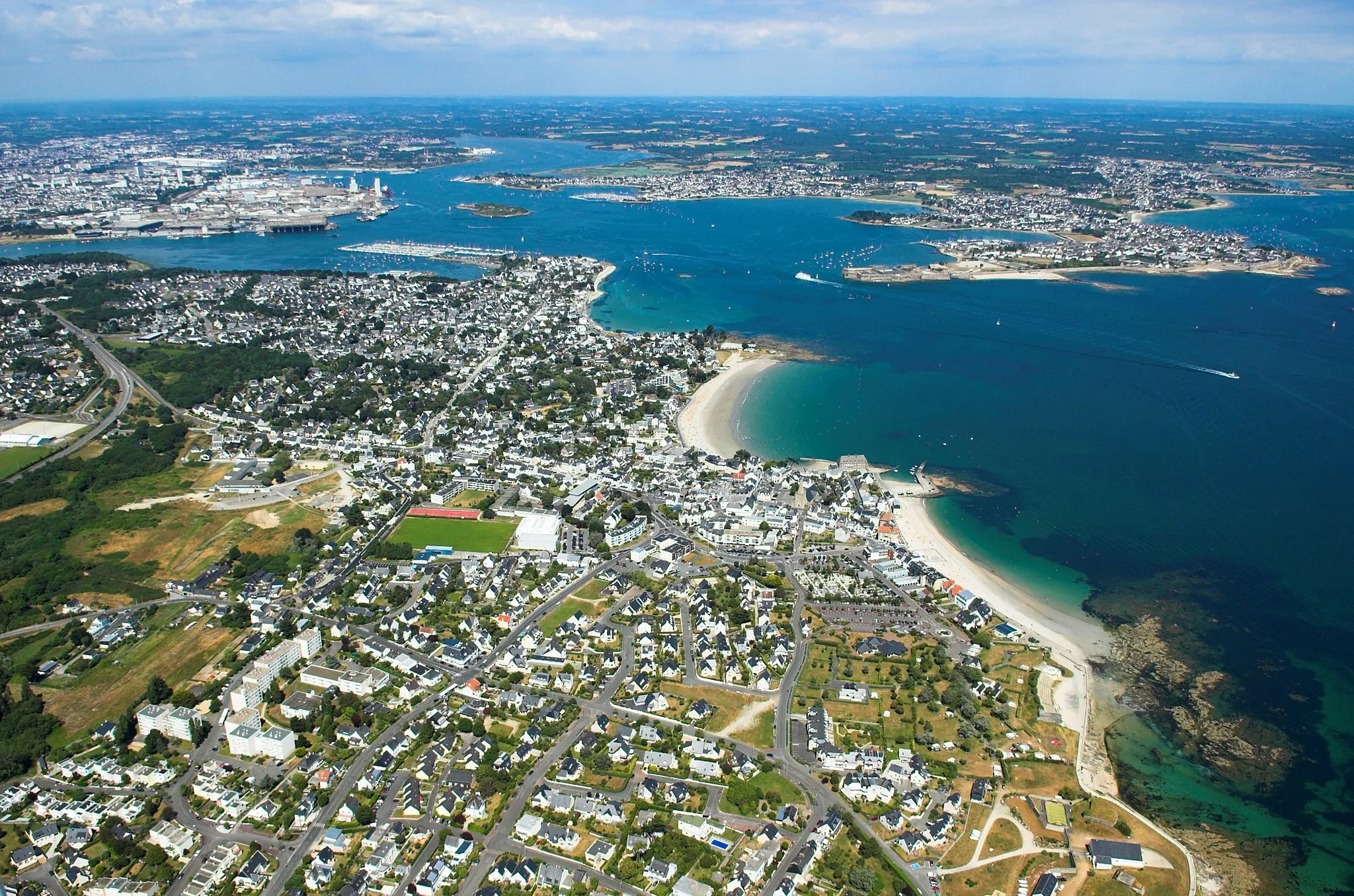 Photo showing: Vue aérienne de Larmor-Plage 56260 avec la rade de Lorient