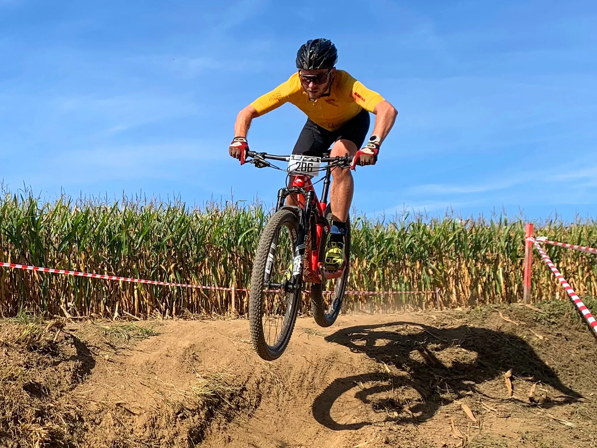 Photo showing: Competitor of the "Club Andel Velo Sport" duo with bib number 206 during the 6 Hours of MTB "La Romaine" in Corseul in the Côtes d'Armor, France, on October 1, 2023.