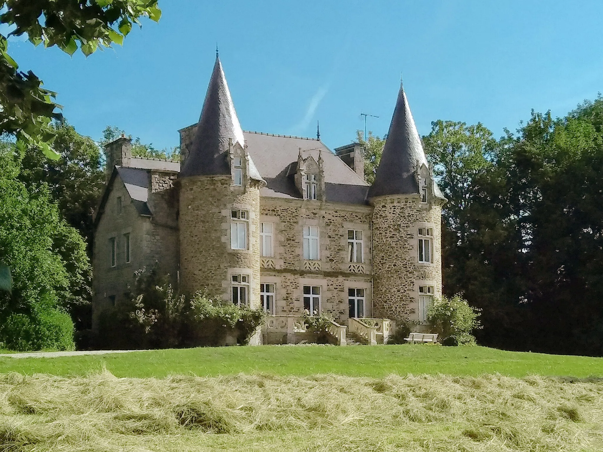Photo showing: Le château de Monterfil à Corseul dans les Côtes d'Armor.