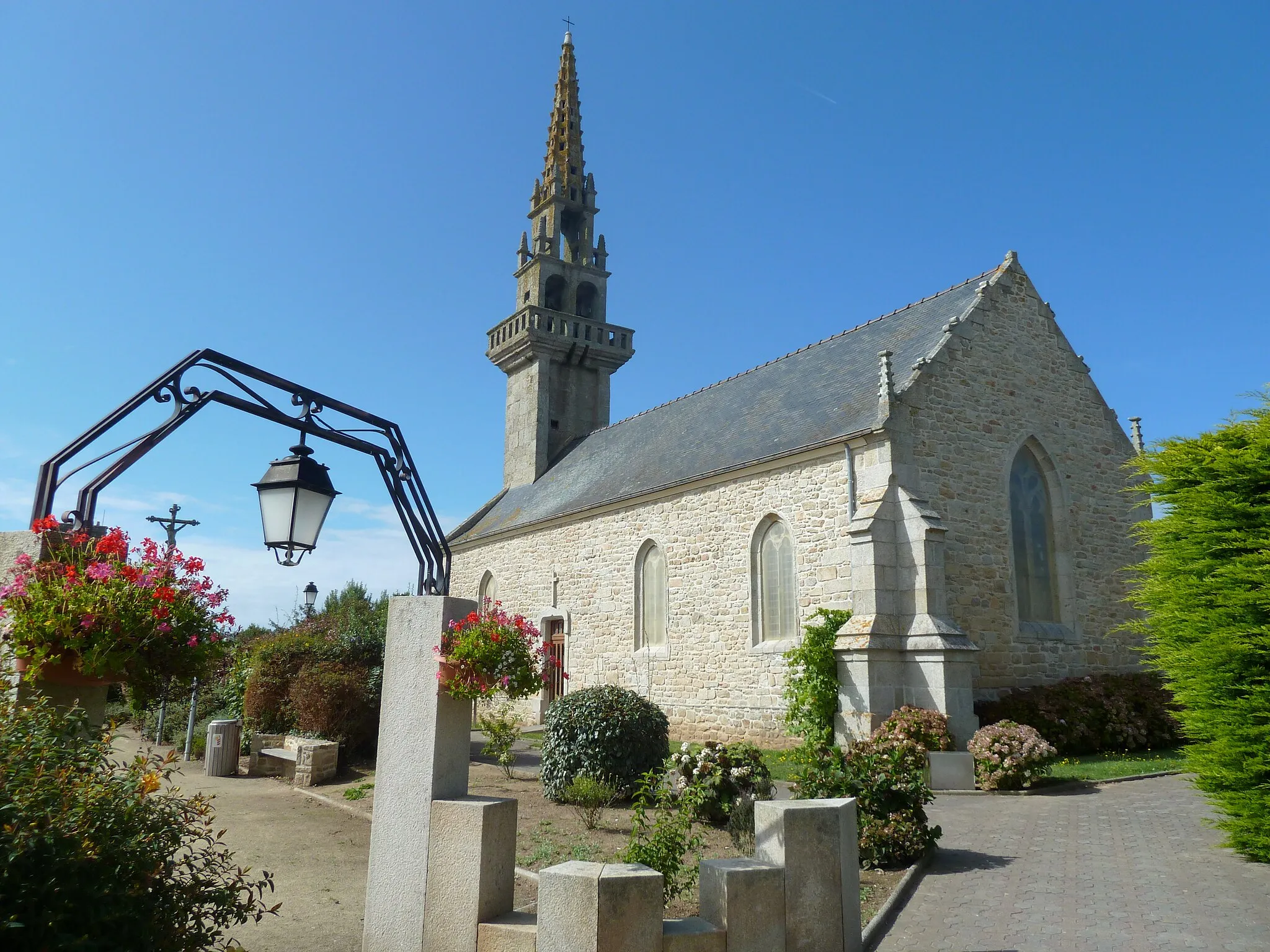 Photo showing: Chapelle près de l'église à Kerlouan