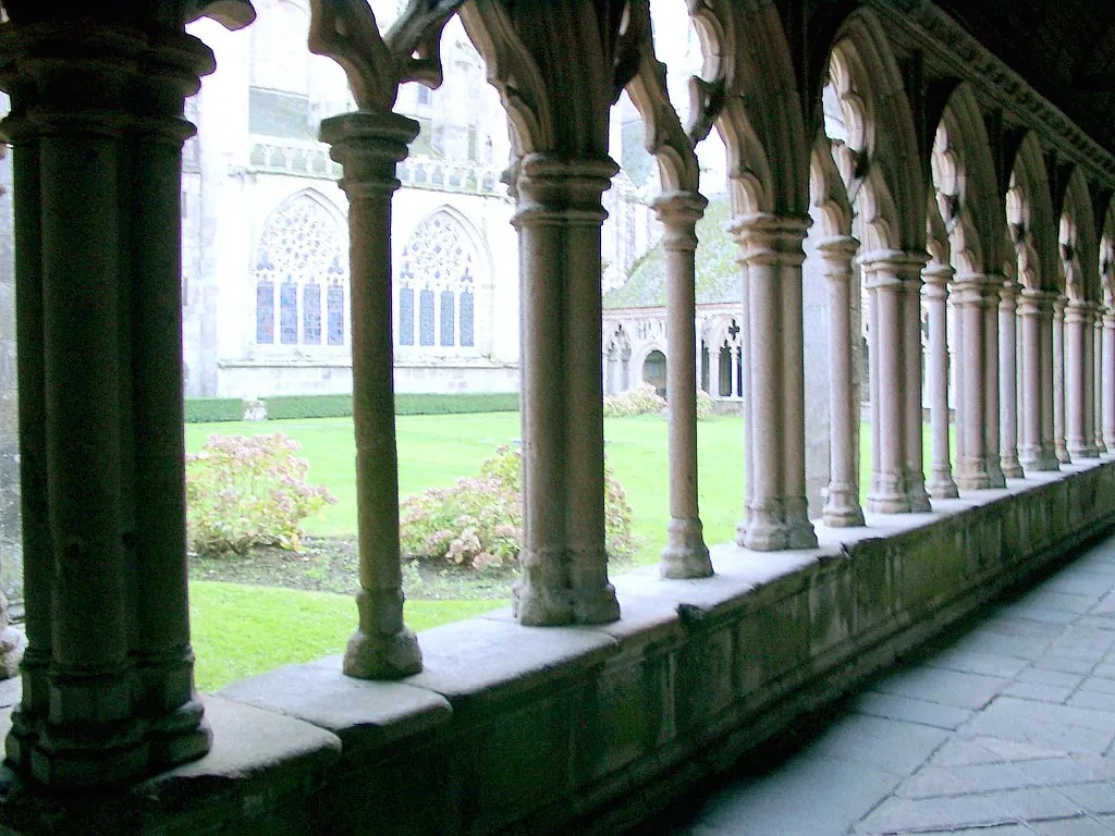 Photo showing: cloister of St Tugdual's cathedral of Tréguier (Brittany).