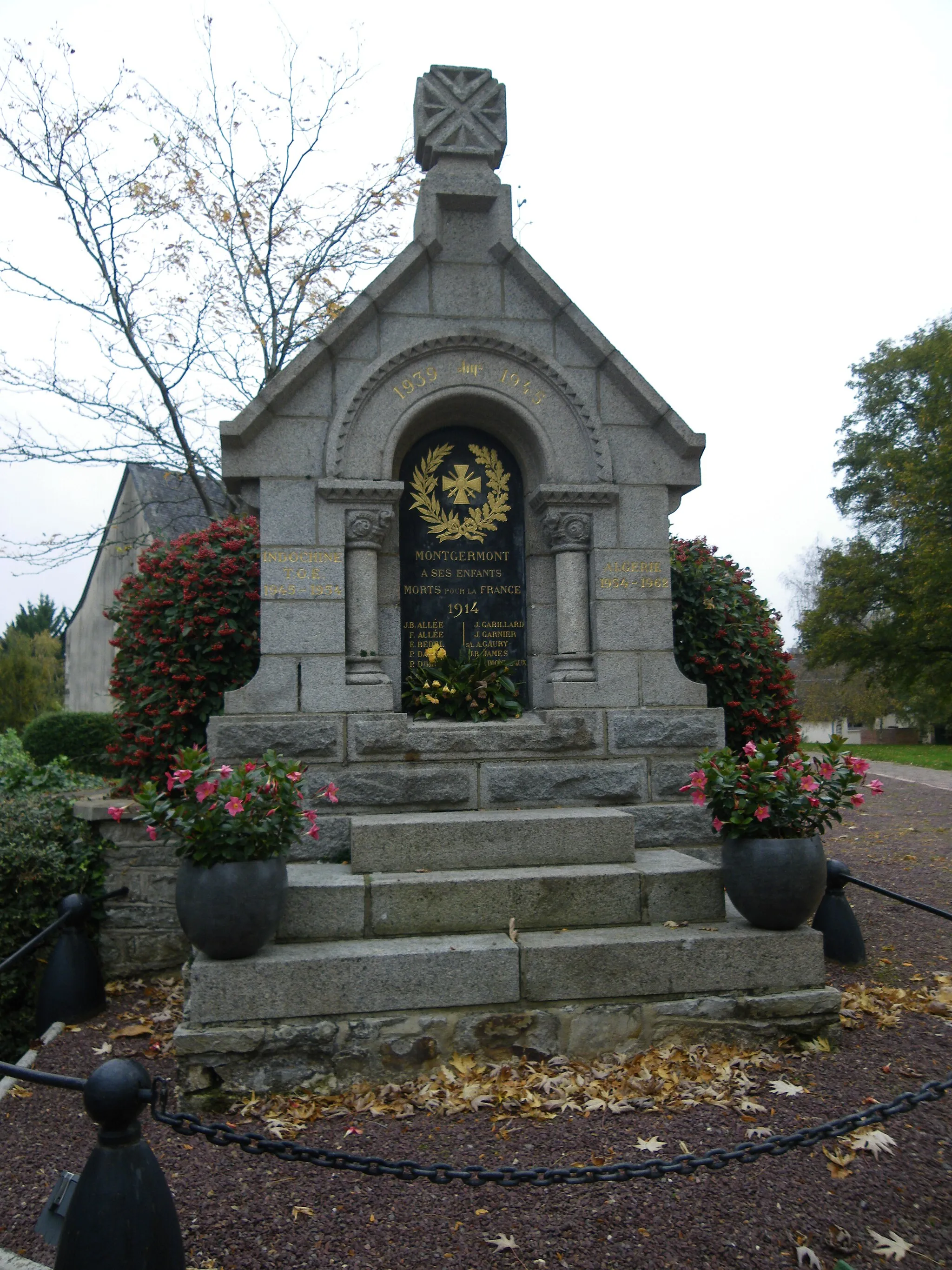 Photo showing: le monument aux morts de montgermont