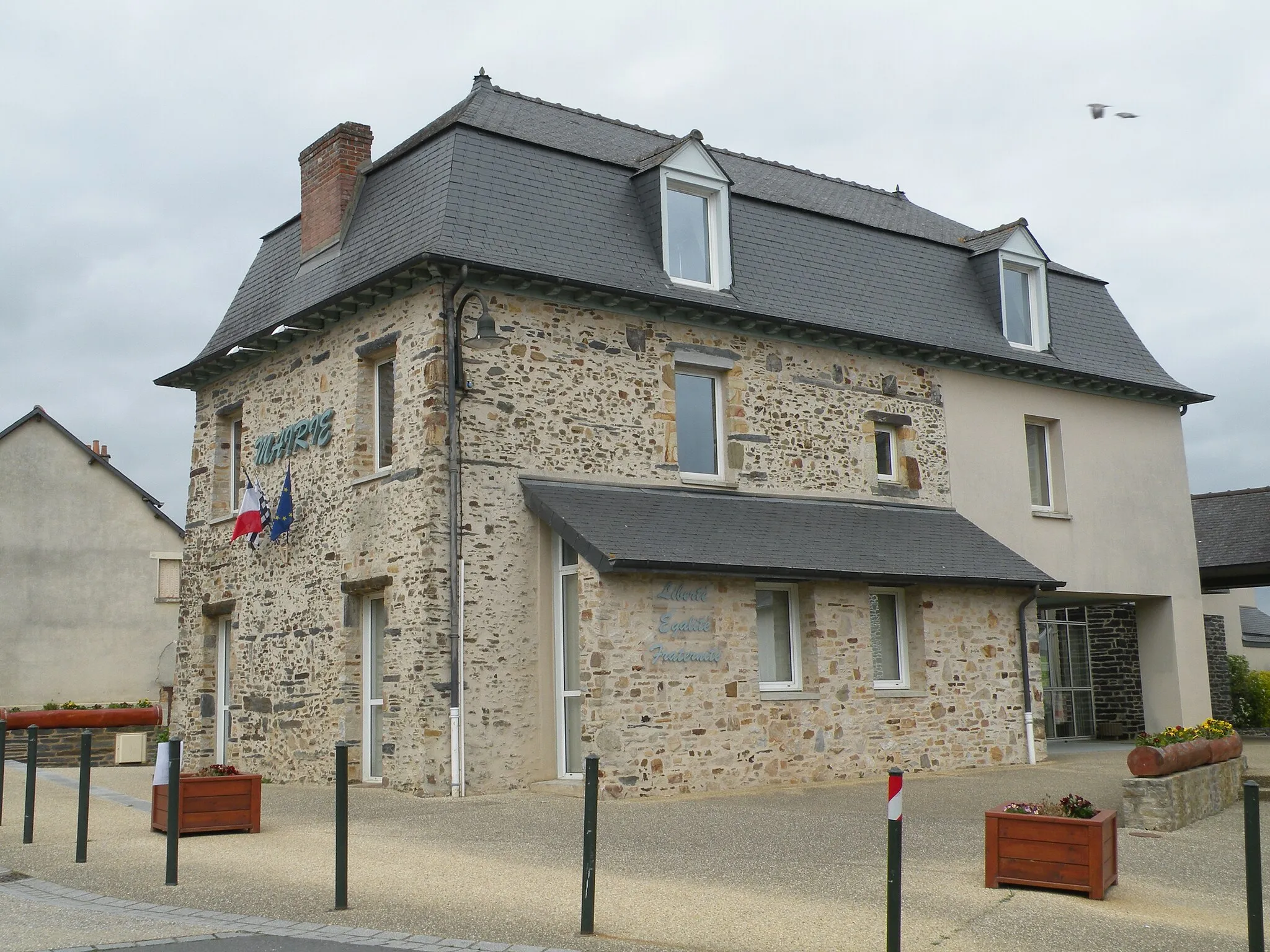 Photo showing: Town hall of Nouvoitou