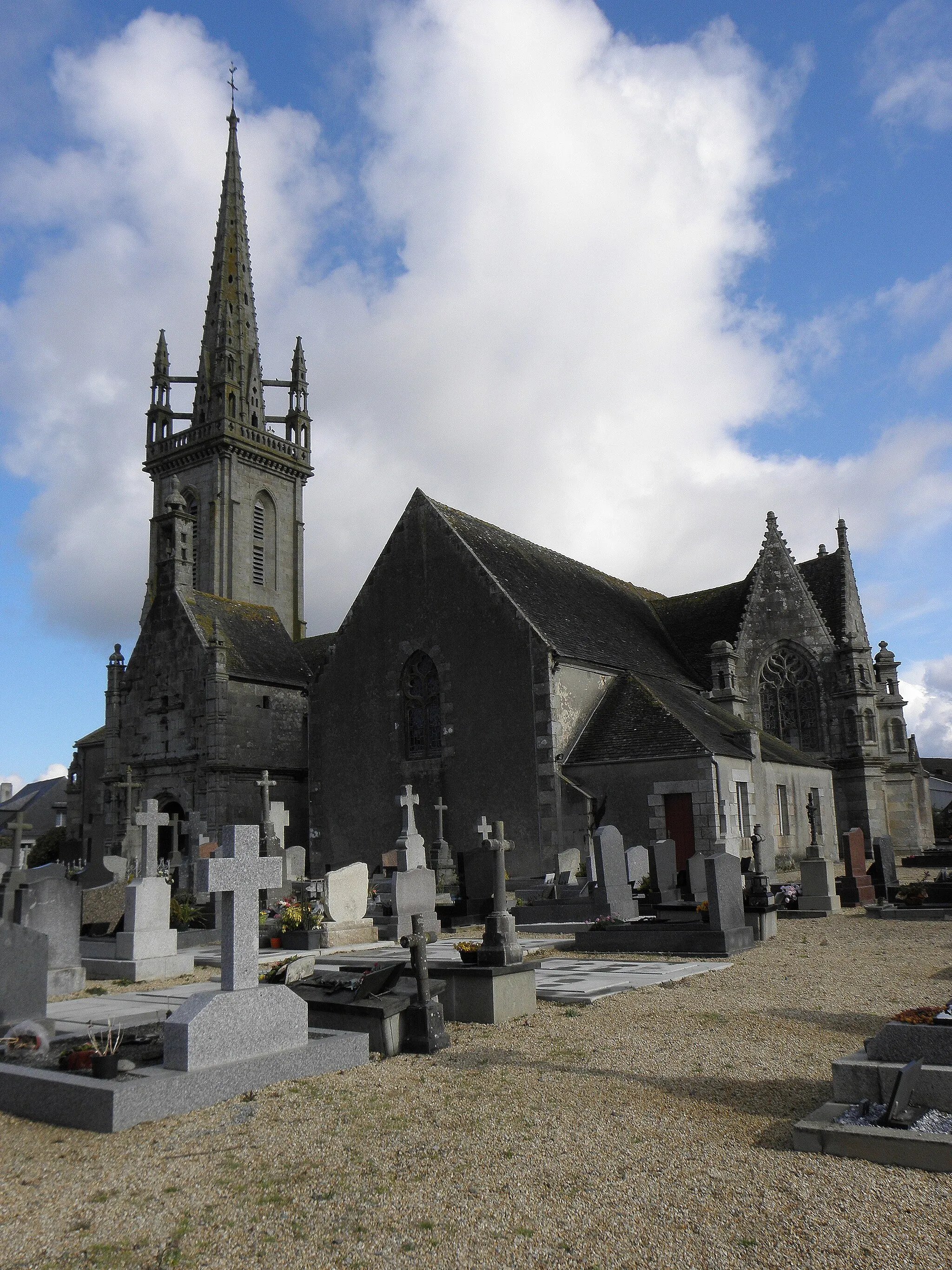 Photo showing: L'église Saint-Pierre de Guiclan (29).