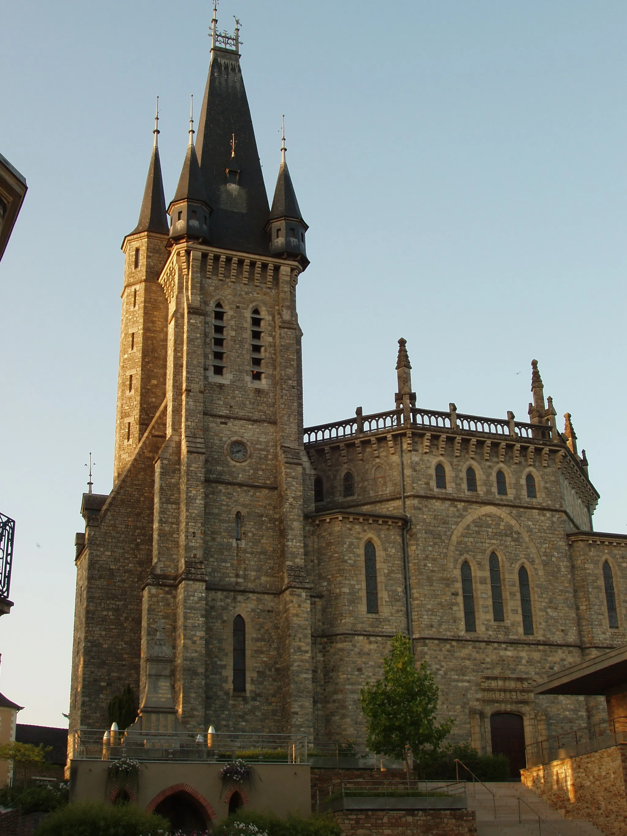 Photo showing: Eglise Saint-Pierre de Châteaubourg