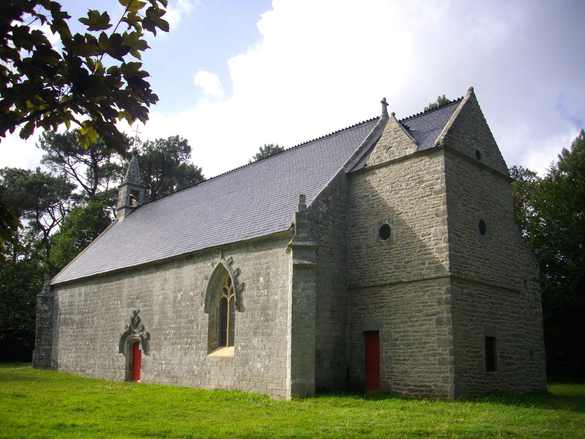 Photo showing: This building is indexed in the base Mérimée, a database of architectural heritage maintained by the French Ministry of Culture, under the reference PA00091662 .