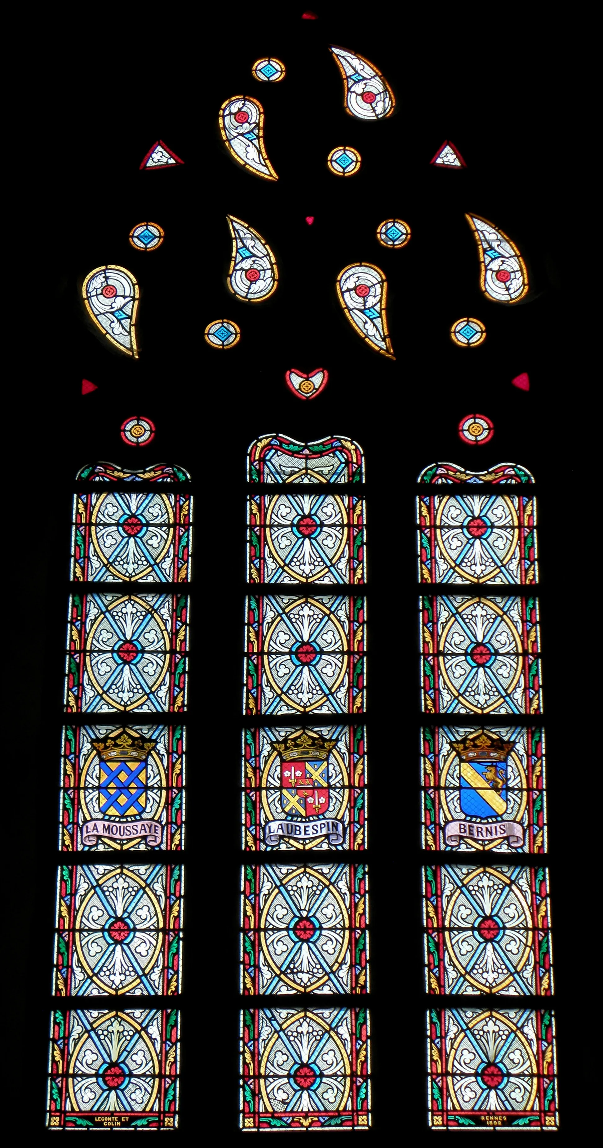 Photo showing: Vitrail de l'église Saint-Pierre de Miniac-Morvan (35). Vitrail du croisillon sud.
Signé Lecomte et Colin, Rennes, 1892[1].