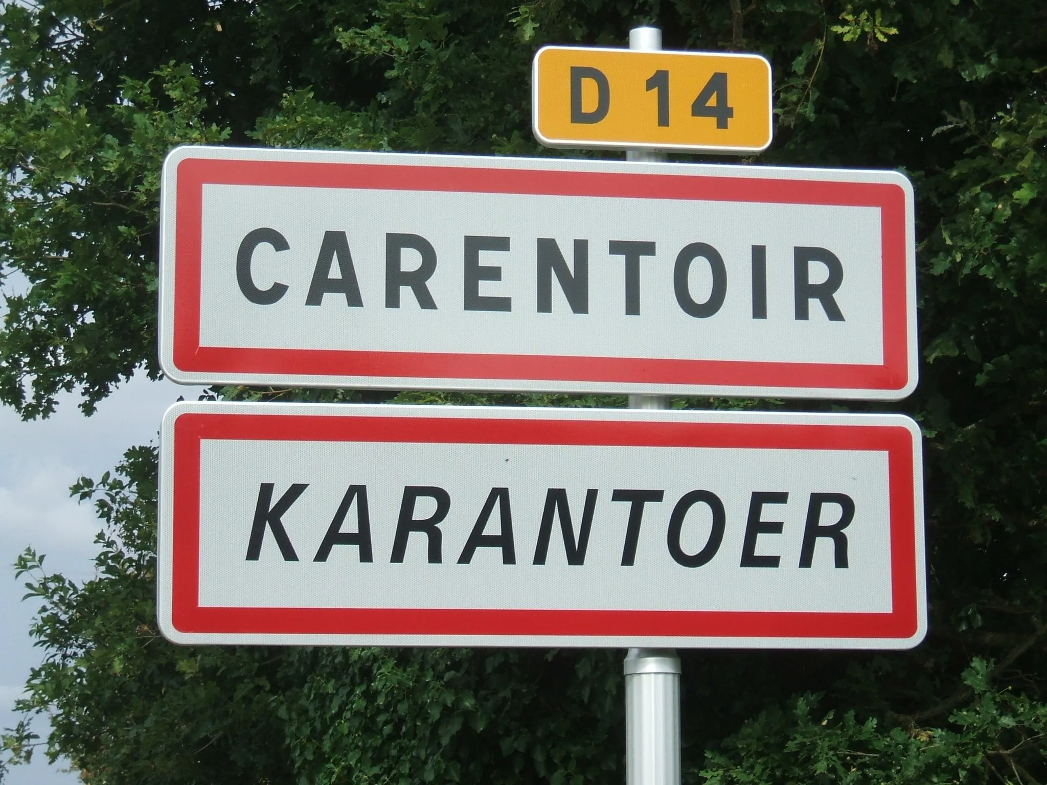 Photo showing: panneau bilingue français-breton carentoir