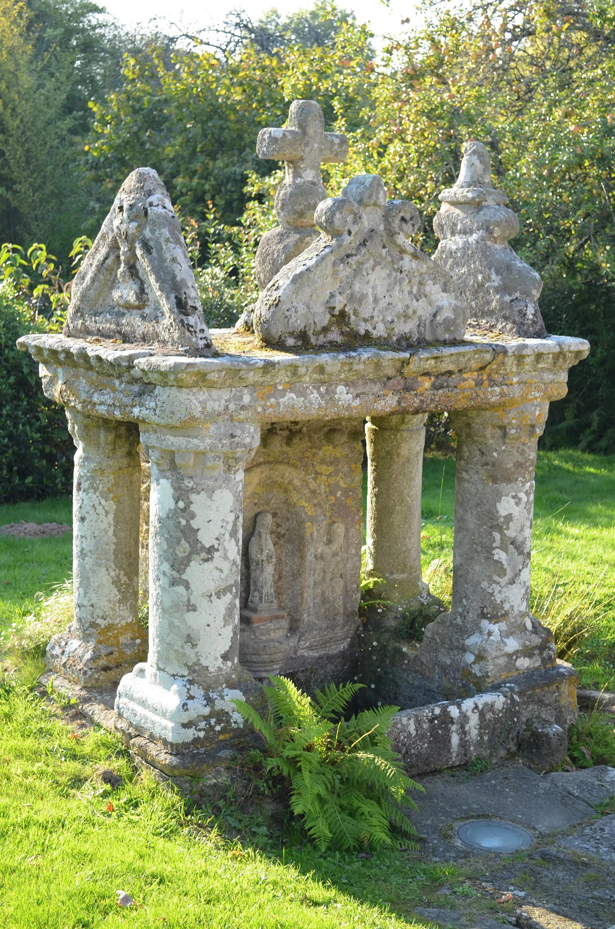 Photo showing: This building is inscrit au titre des monuments historiques de la France. It is indexed in the base Mérimée, a database of architectural heritage maintained by the French Ministry of Culture, under the reference PA00091748 .