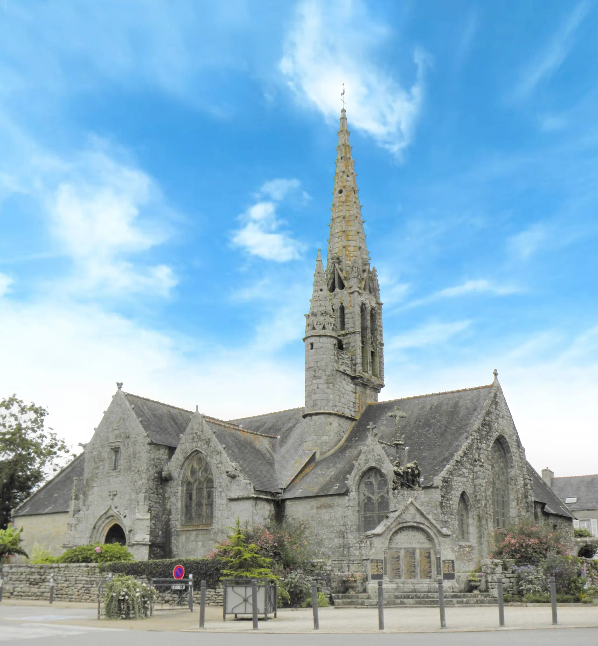 Photo showing: Church of Saint-Cuffant, in Pluguffan, in southern Finistère, near Quimper.