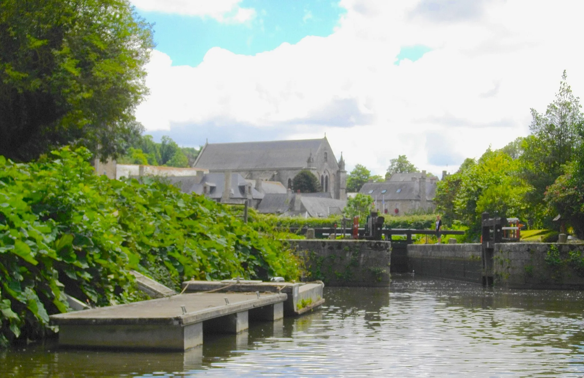Photo showing: Village de Léhon (Côtes-d'Armor). Ecluse n°47 sur le Canal de Dinan à Rennes.