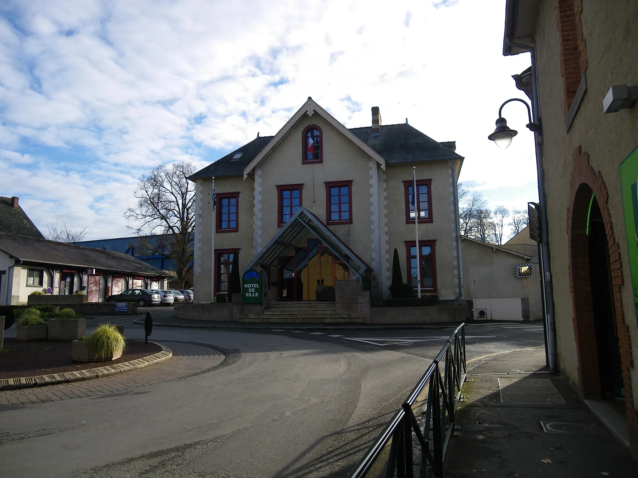 Photo showing: la mairie de pacé