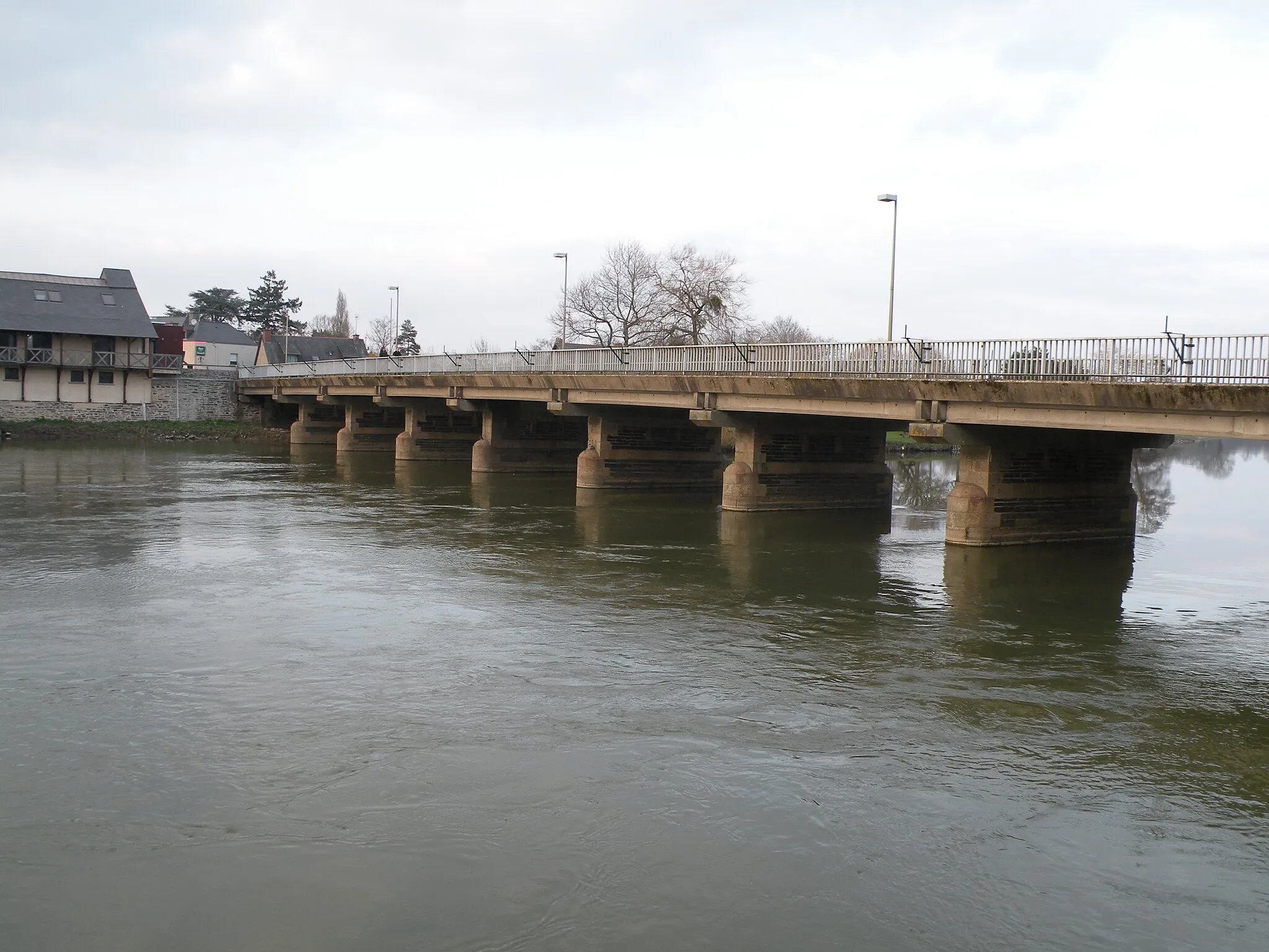 Photo showing: This building is indexed in the base Mérimée, a database of architectural heritage maintained by the French Ministry of Culture, under the reference IA35009889 .