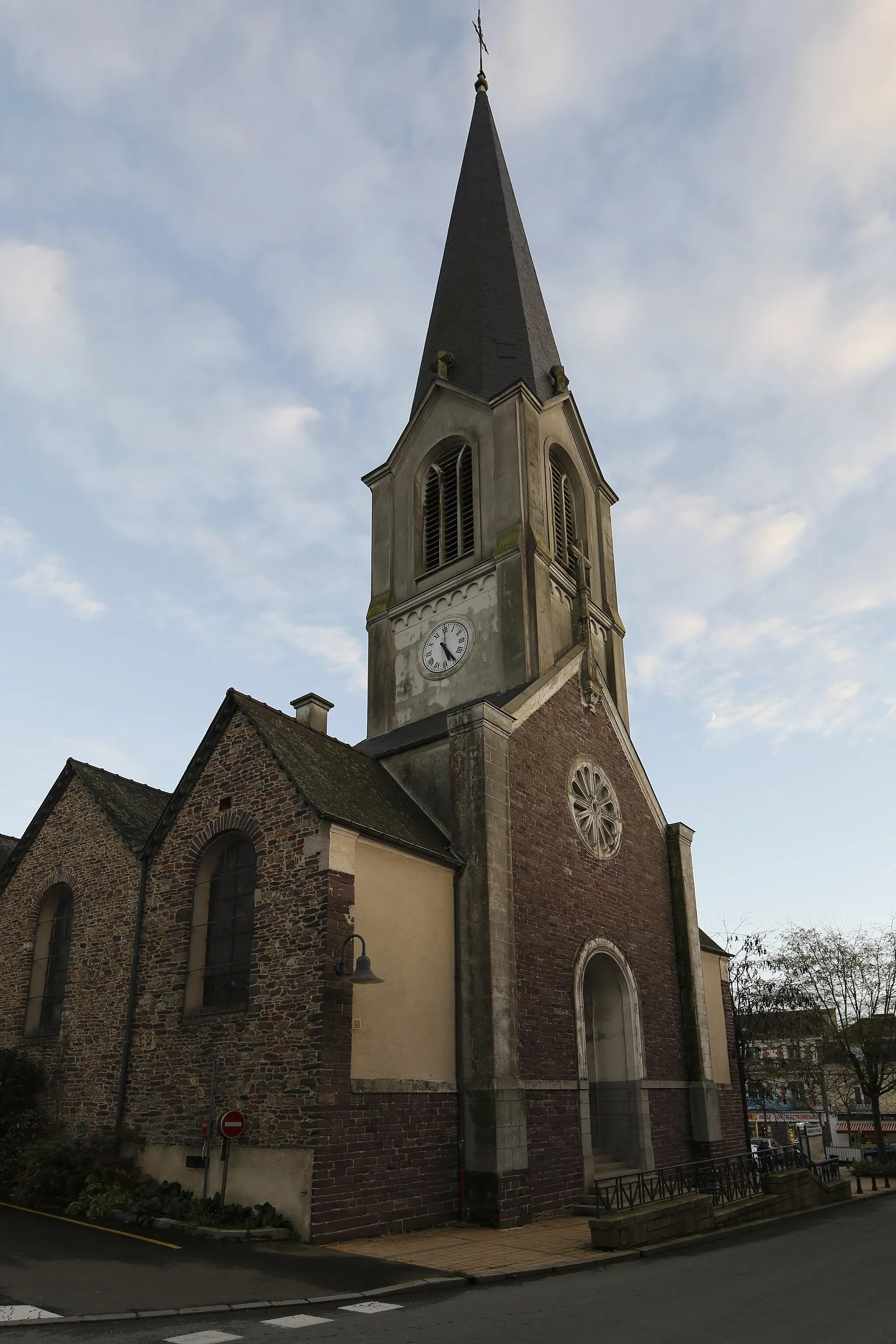Photo showing: Église Saint-Pierre de Retiers.