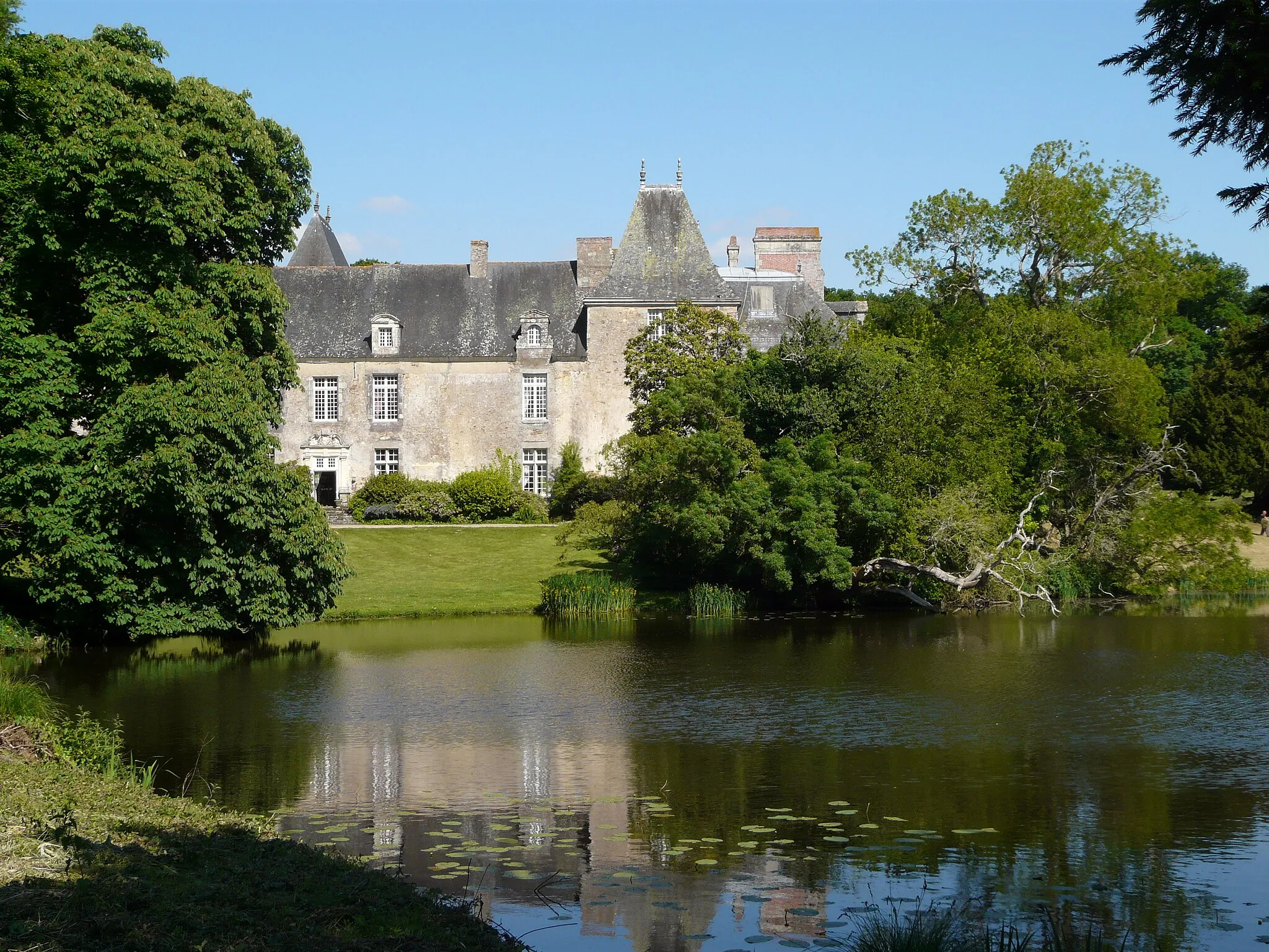 Photo showing: Façade est du château de Pordor.