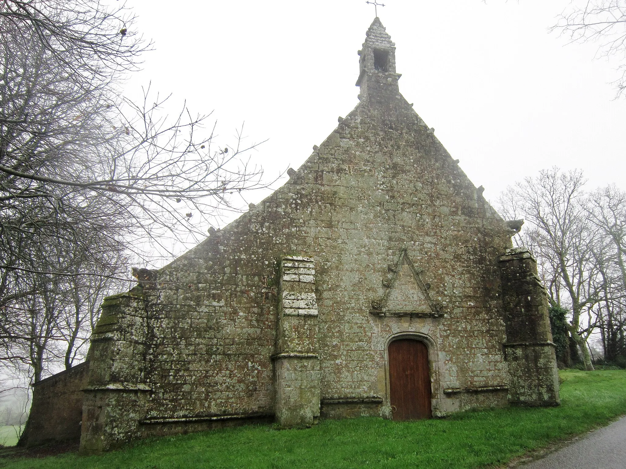 Photo showing: Caudan : la chapelle Notre-Dame-de-Vérité (dite aussi chapelle du Nelhouët) : vue extérieure d'ensemble.