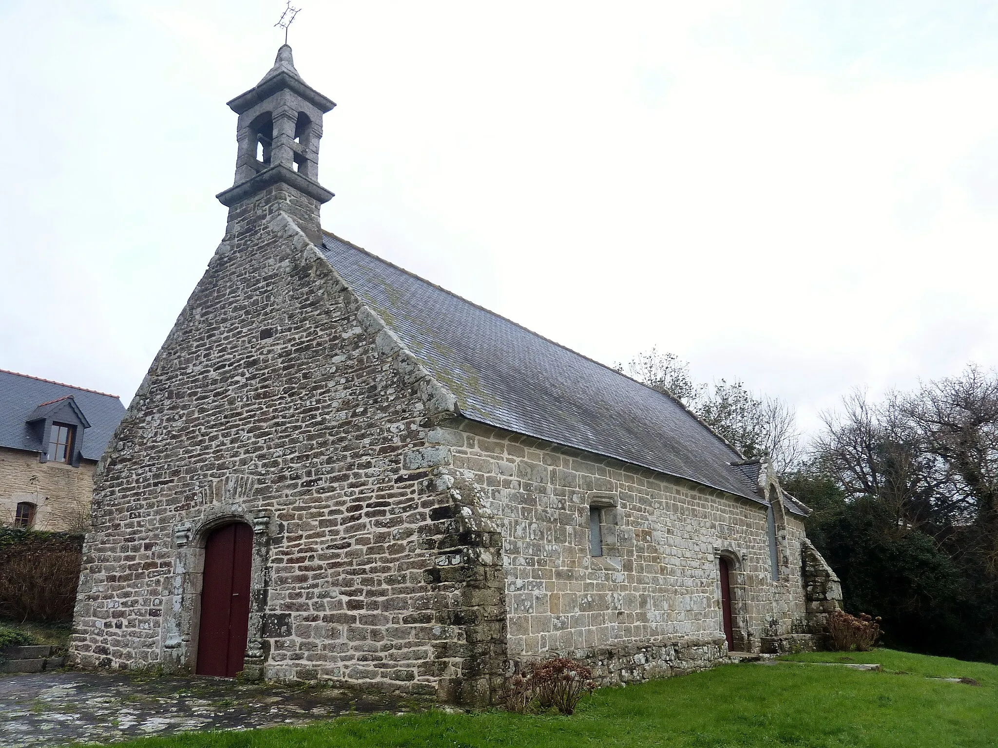 Photo showing: Quéven : la chapelle Saint-Nicodème, vue extérieure.
