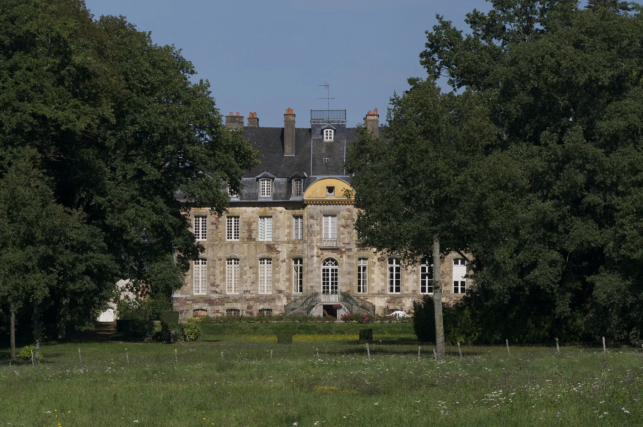 Photo showing: This building is classé au titre des monuments historiques de la France. It is indexed in the base Mérimée, a database of architectural heritage maintained by the French Ministry of Culture, under the reference PA00090965 .