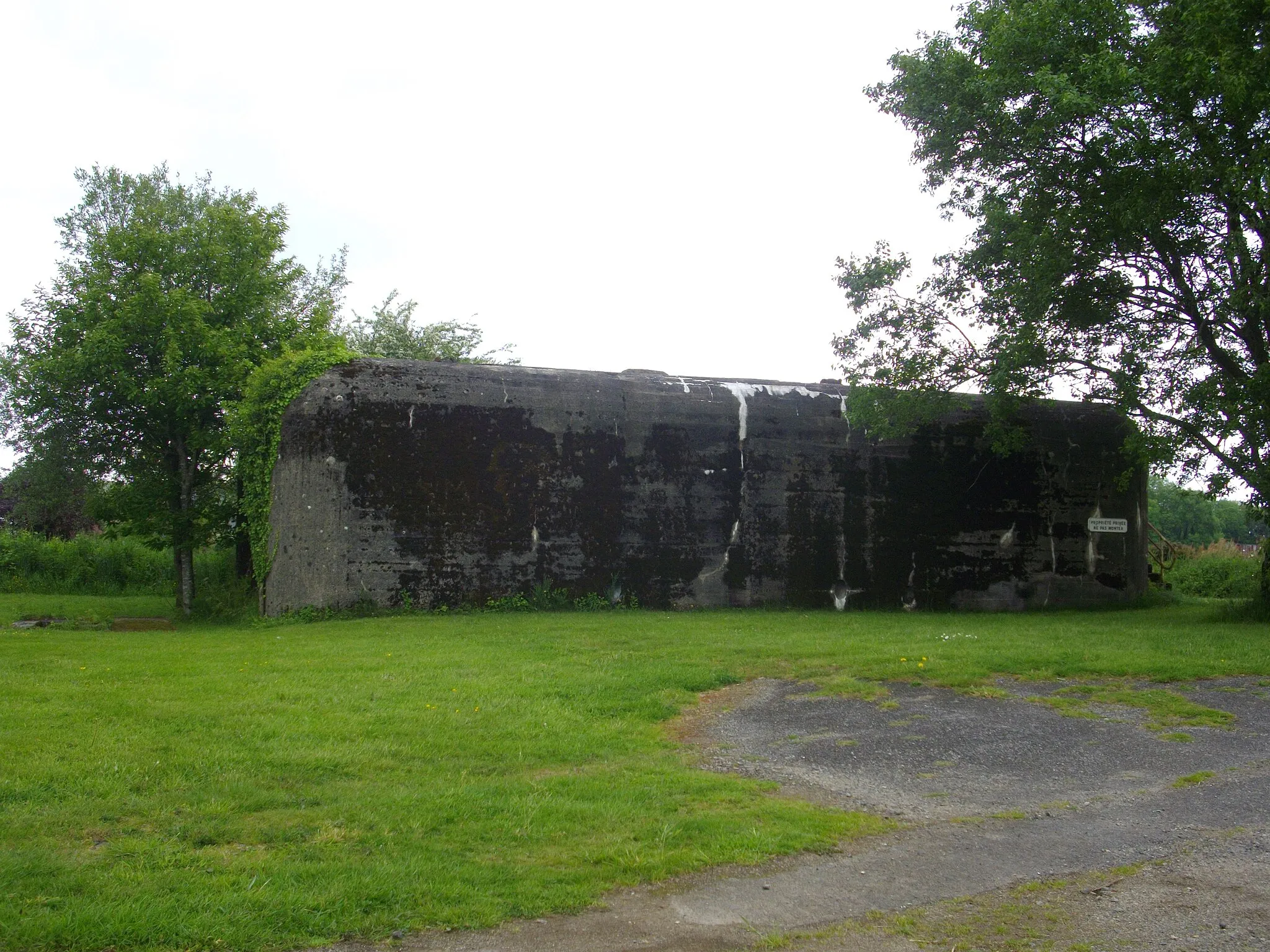 Photo showing: Bunker on Vannes-Monterblanc airport (Morbihan, France)