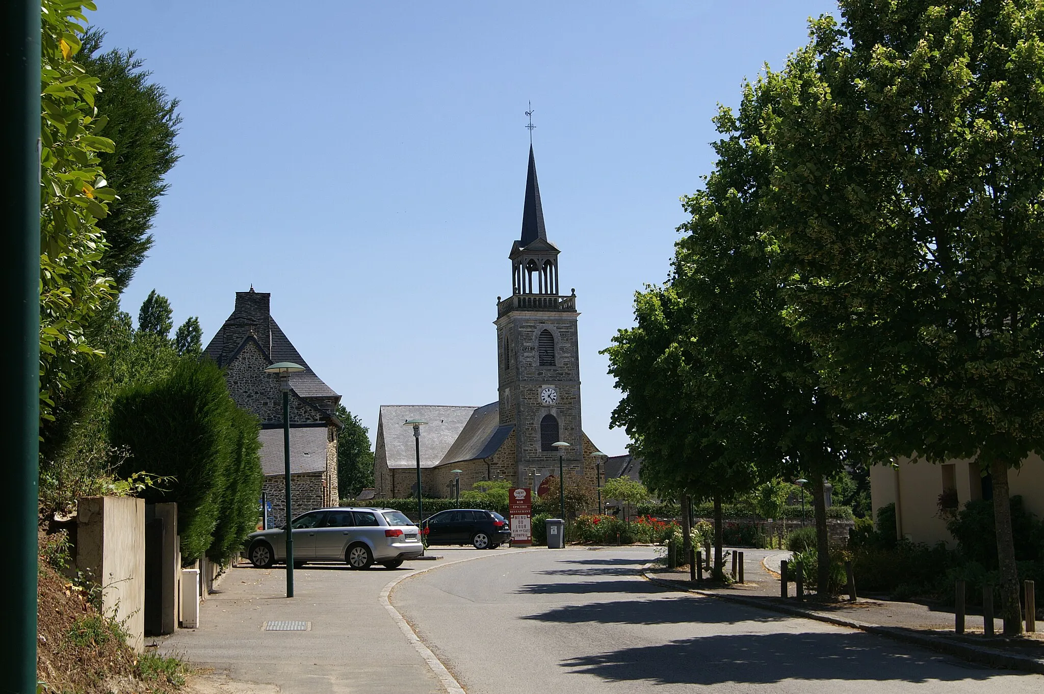 Photo showing: Centre-bourg de Saint-Aubin-du-Pavail.