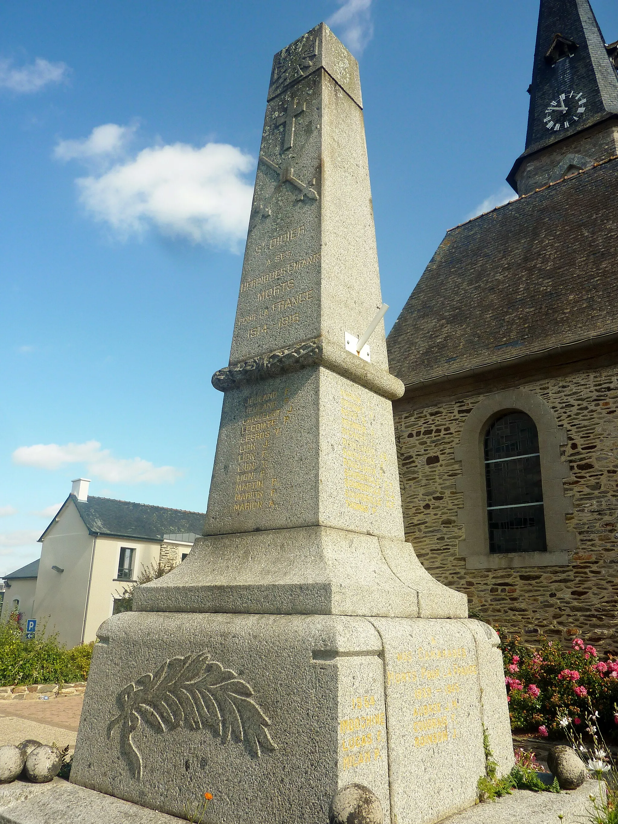 Photo showing: Le monument aux morts de Saint-Didier