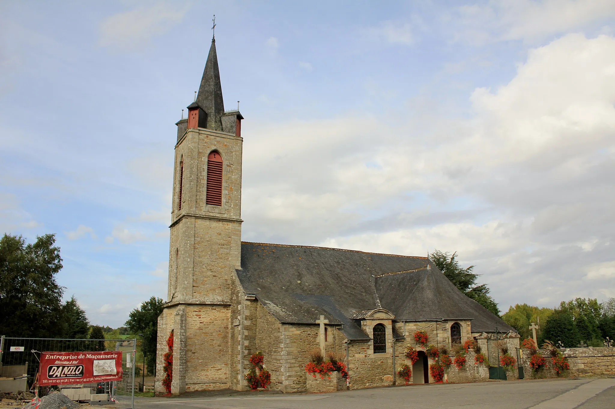 Photo showing: Église Sainte-Croix (La Croix-Helléan) : vue générale