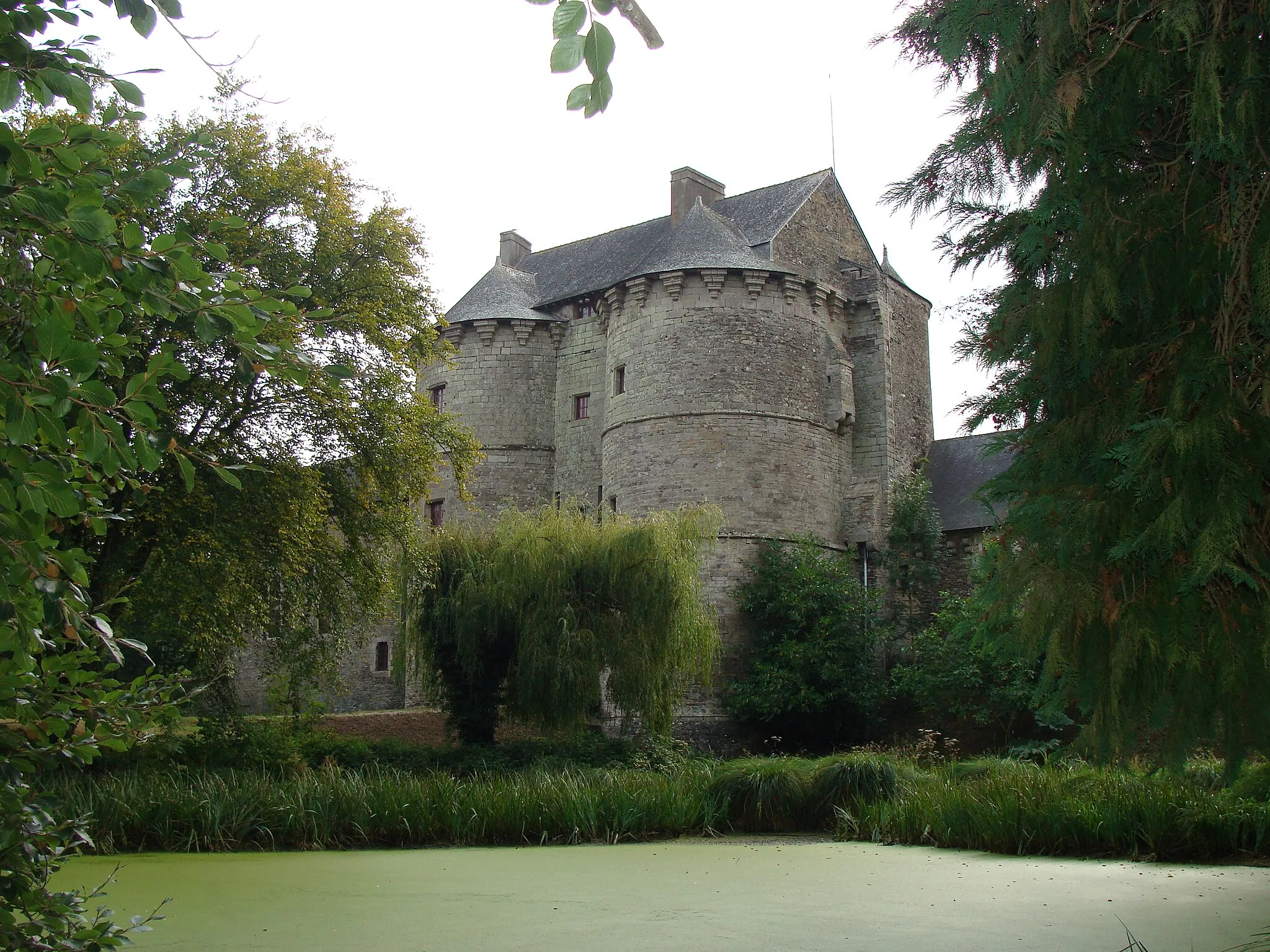 Photo showing: This building is indexed in the base Mérimée, a database of architectural heritage maintained by the French Ministry of Culture, under the reference PA00090635 .