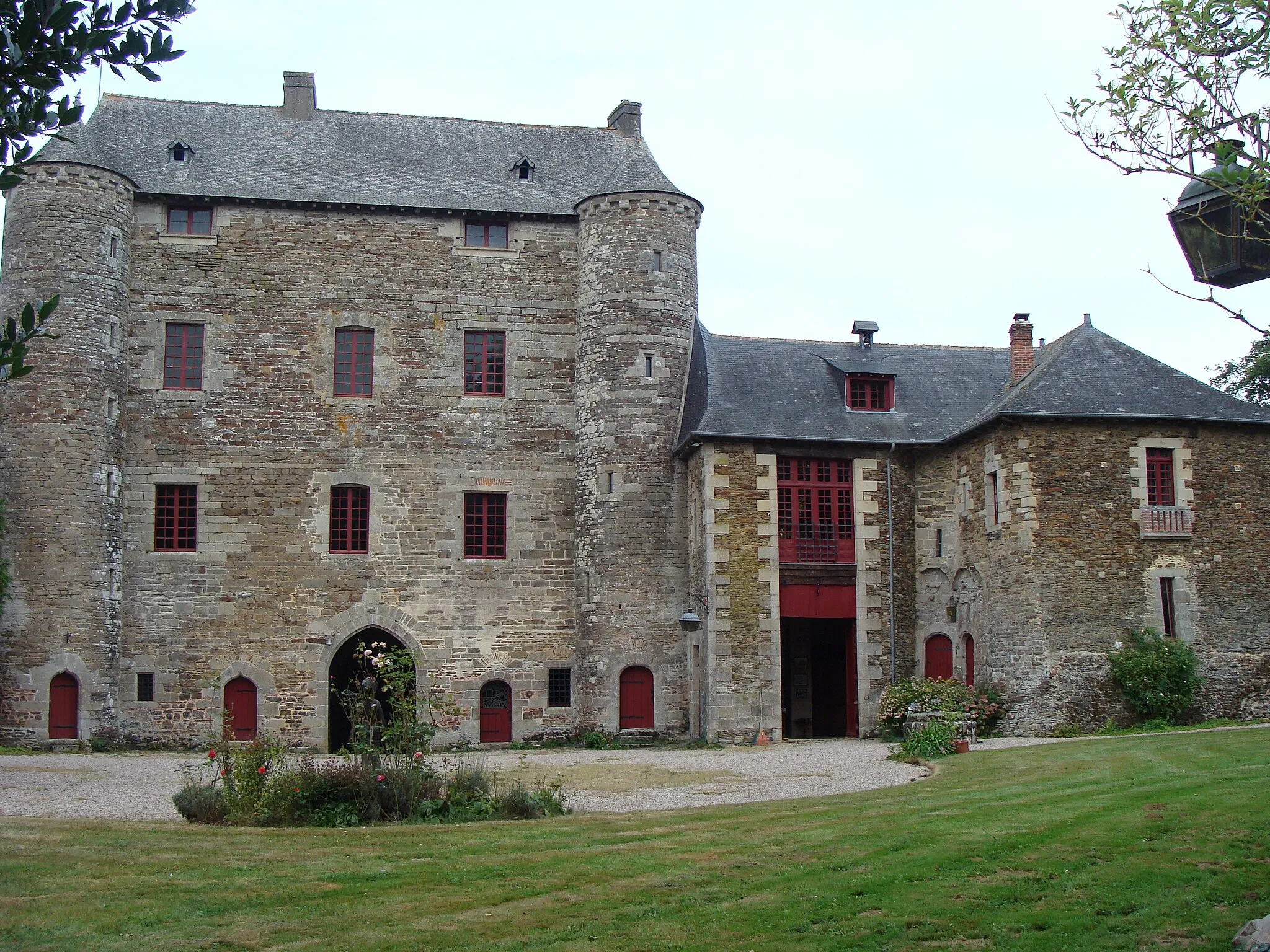 Photo showing: This building is indexed in the base Mérimée, a database of architectural heritage maintained by the French Ministry of Culture, under the reference PA00090635 .
