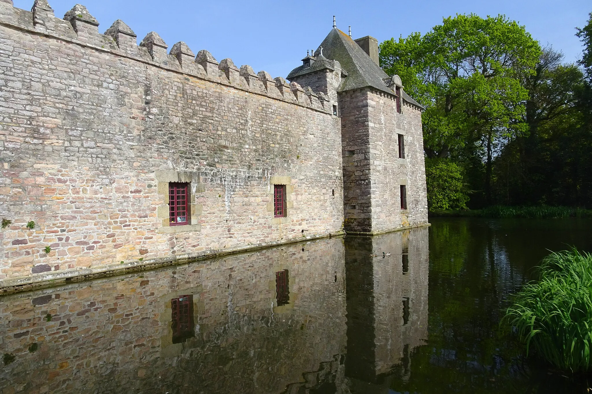 Photo showing: Château de Bienassis - façade (partie droite)