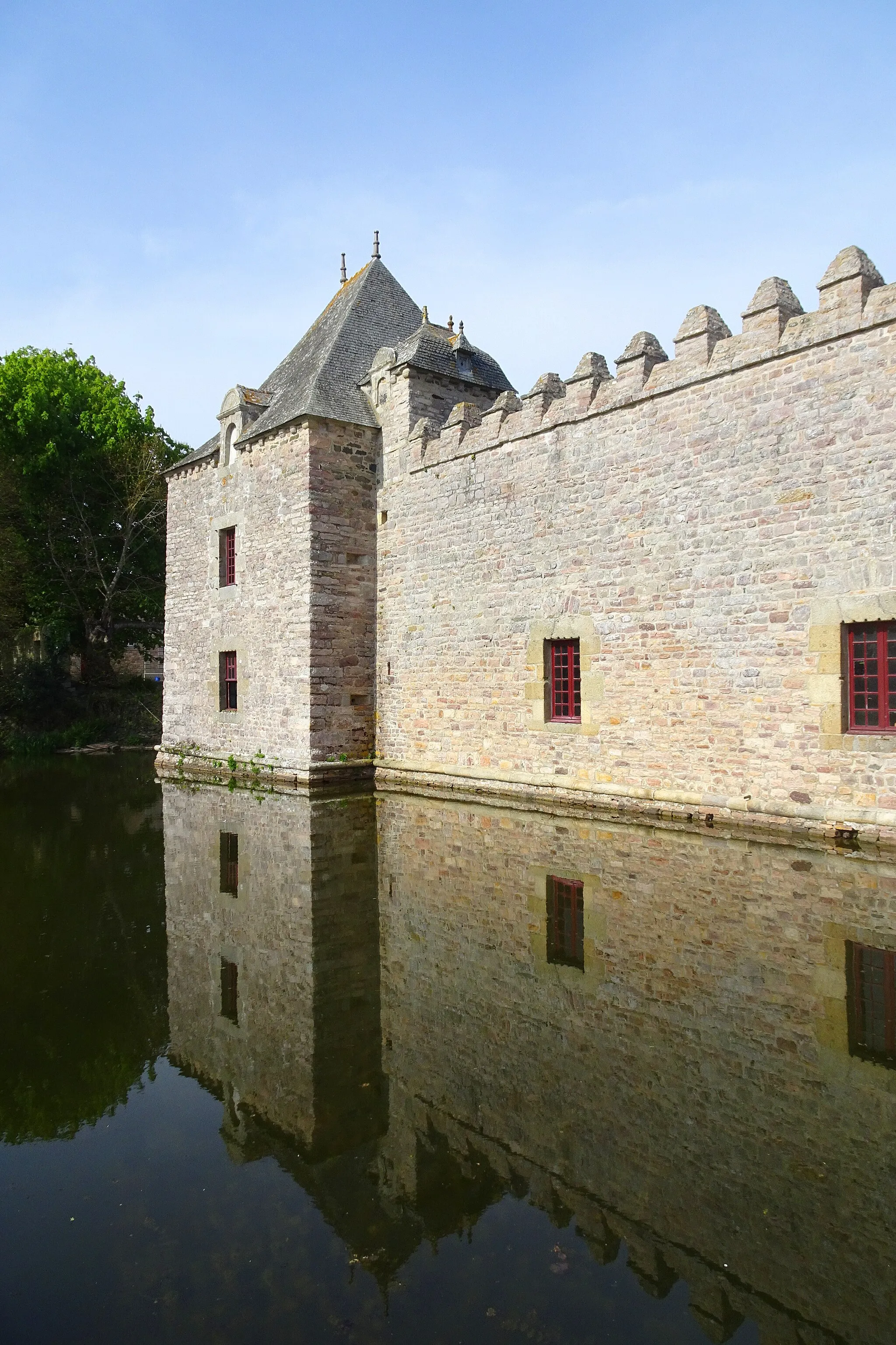 Photo showing: Château de Bienassis - façade (partie gauche)