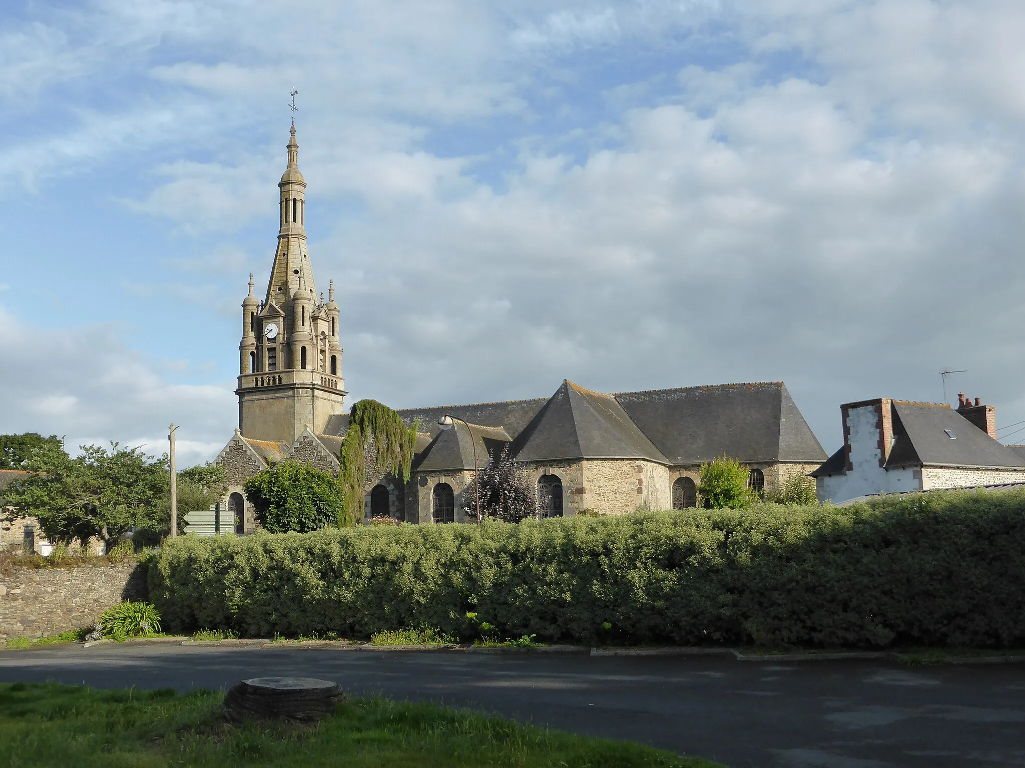 Photo showing: Église Saint-Pierre de Plourhan, dans les Côtes-d'Armor, en France.