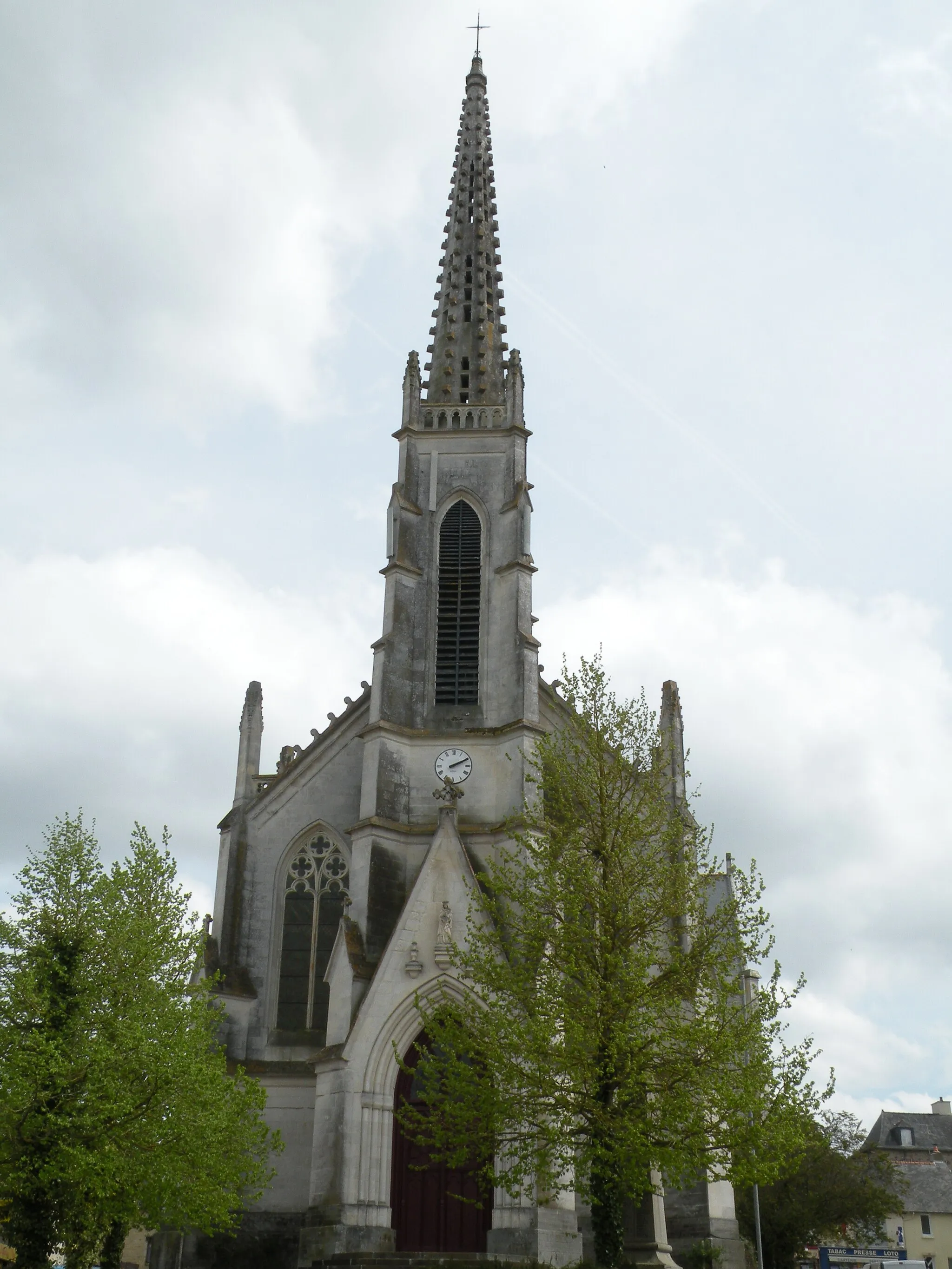 Photo showing: Church of Bourg-des-Comptes