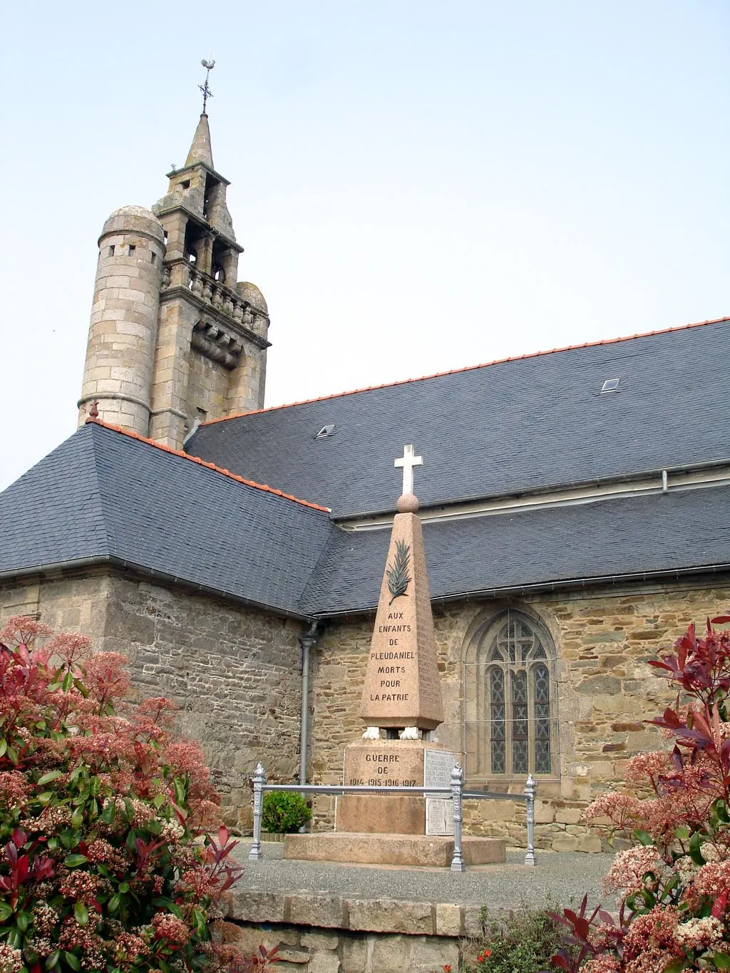 Photo showing: Monument aux morts de Pleudaniel (Côtes-d'Armor), France