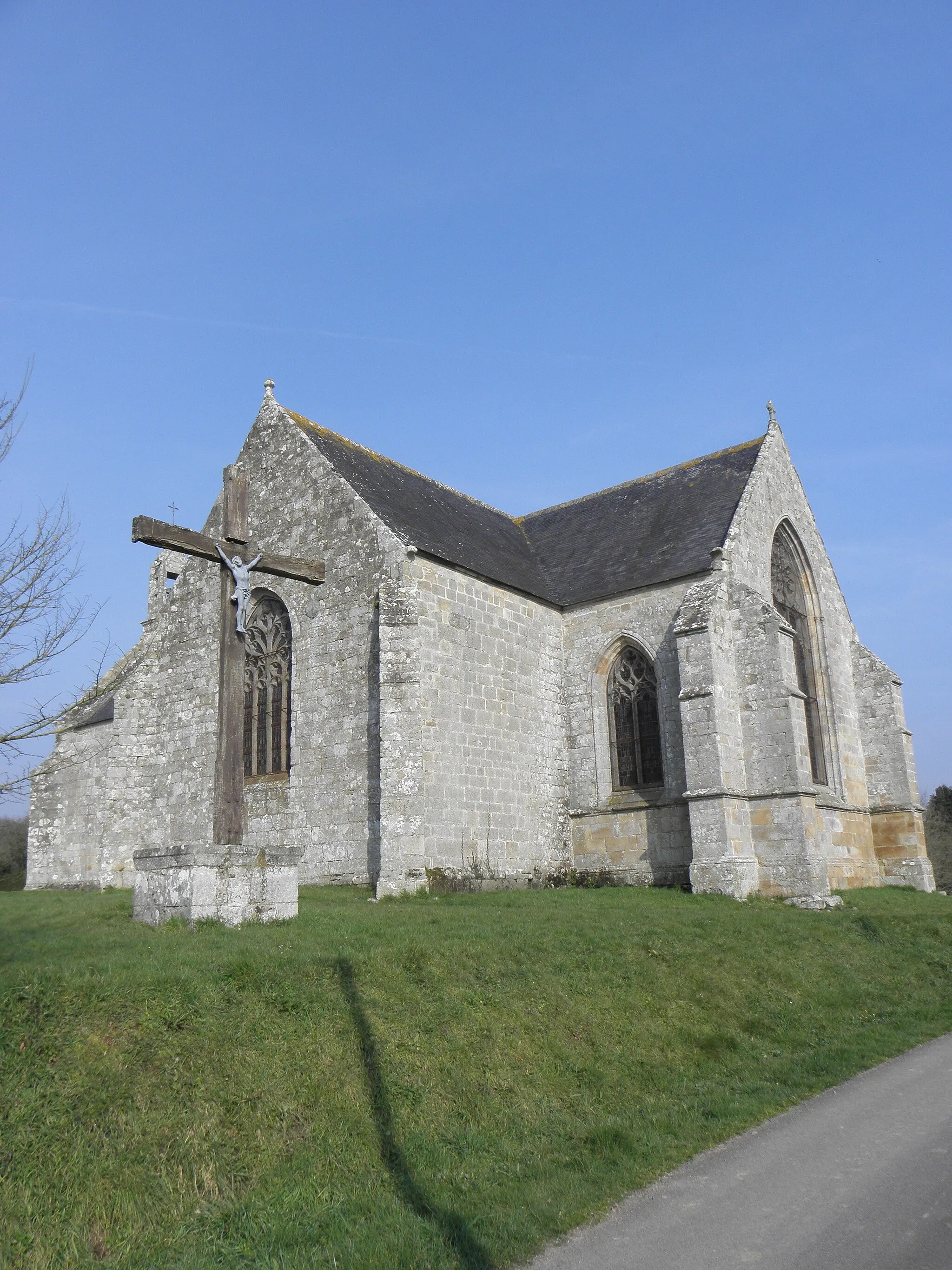 Photo showing: Chapelle Notre-Dame-d'Avaugour en Saint-Péver (22). Chevet et chapelle méridionale.