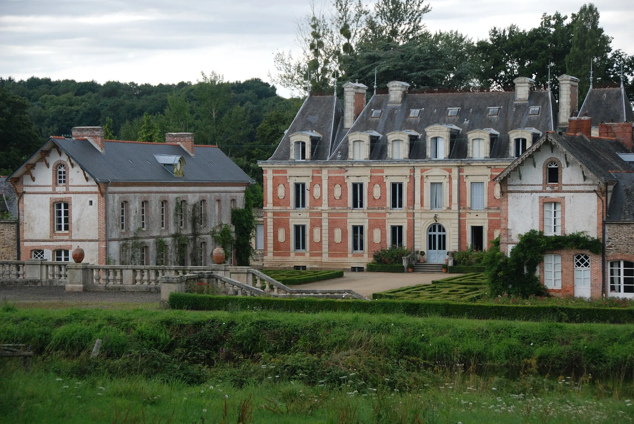 Photo showing: Château des Forges de Lanouée
