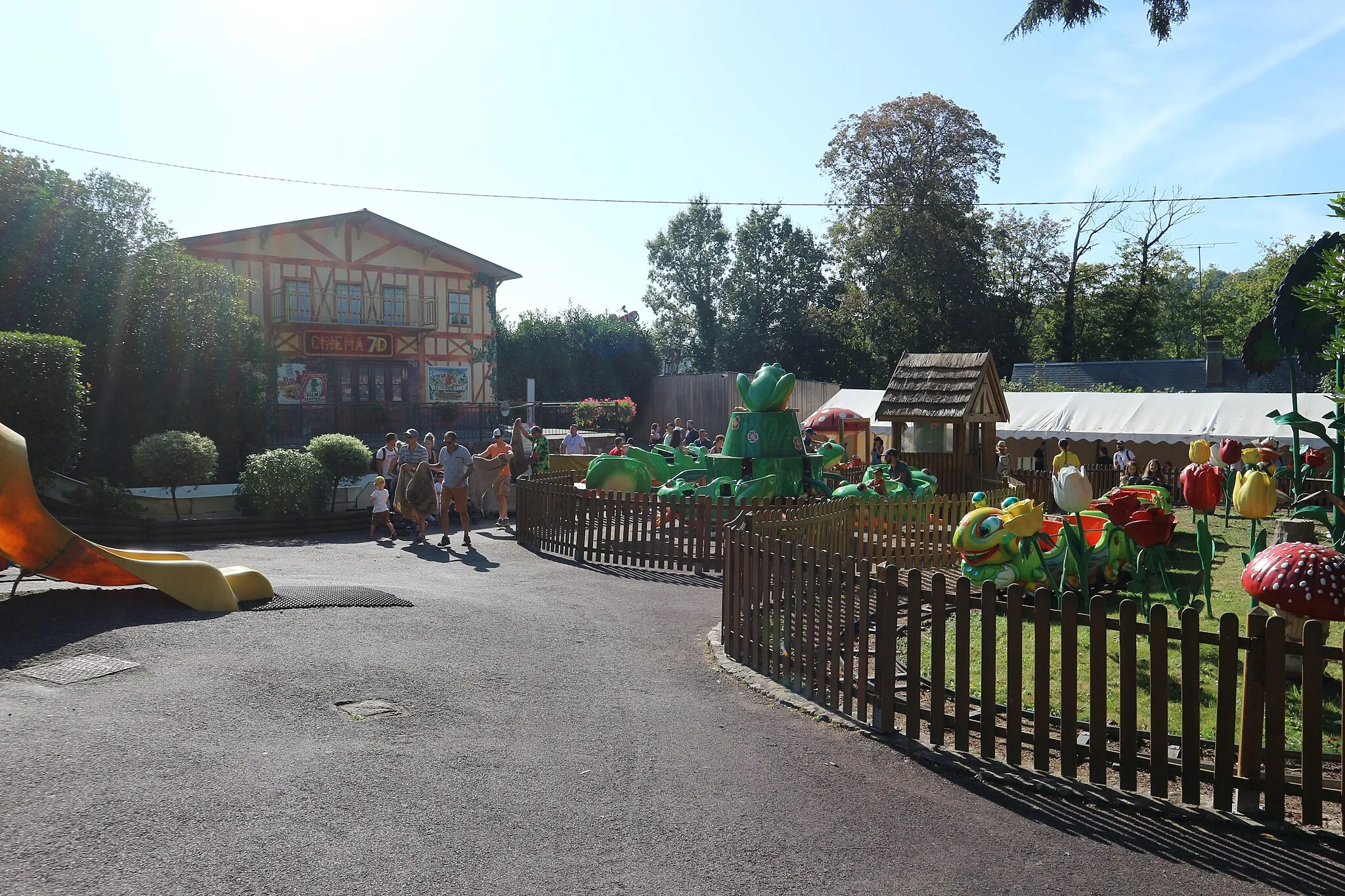 Photo showing: Allée du parc Ange Michel (Manche, Normandie).