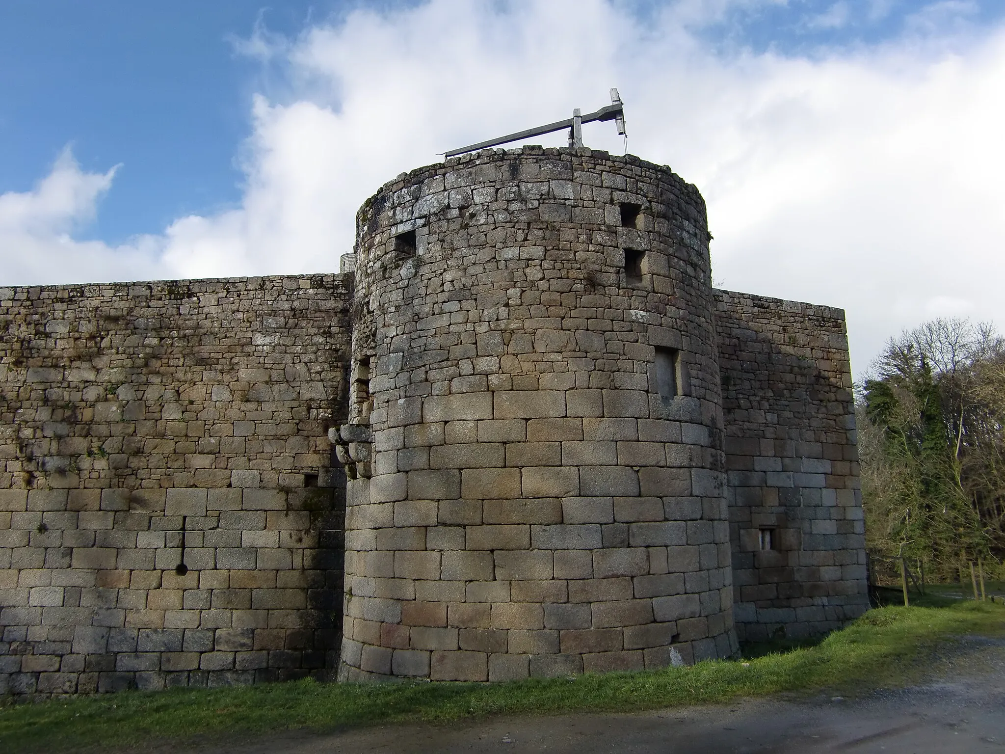 Photo showing: This building is inscrit au titre des monuments historiques de la France. It is indexed in the base Mérimée, a database of architectural heritage maintained by the French Ministry of Culture, under the reference PA00089667 .