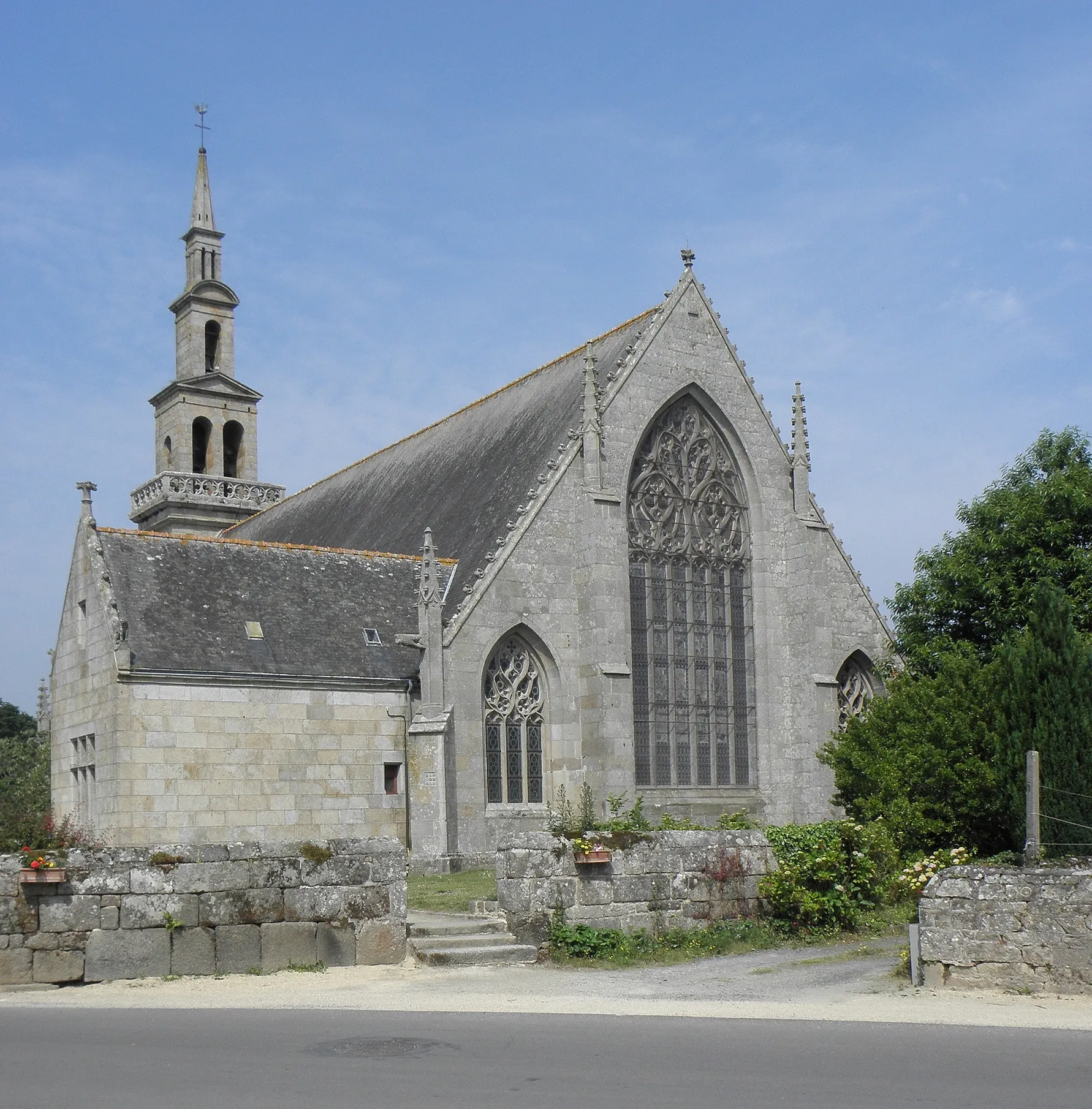 Photo showing: Chevet de la collégiale Saint-Pierre de Tonquédec (22).