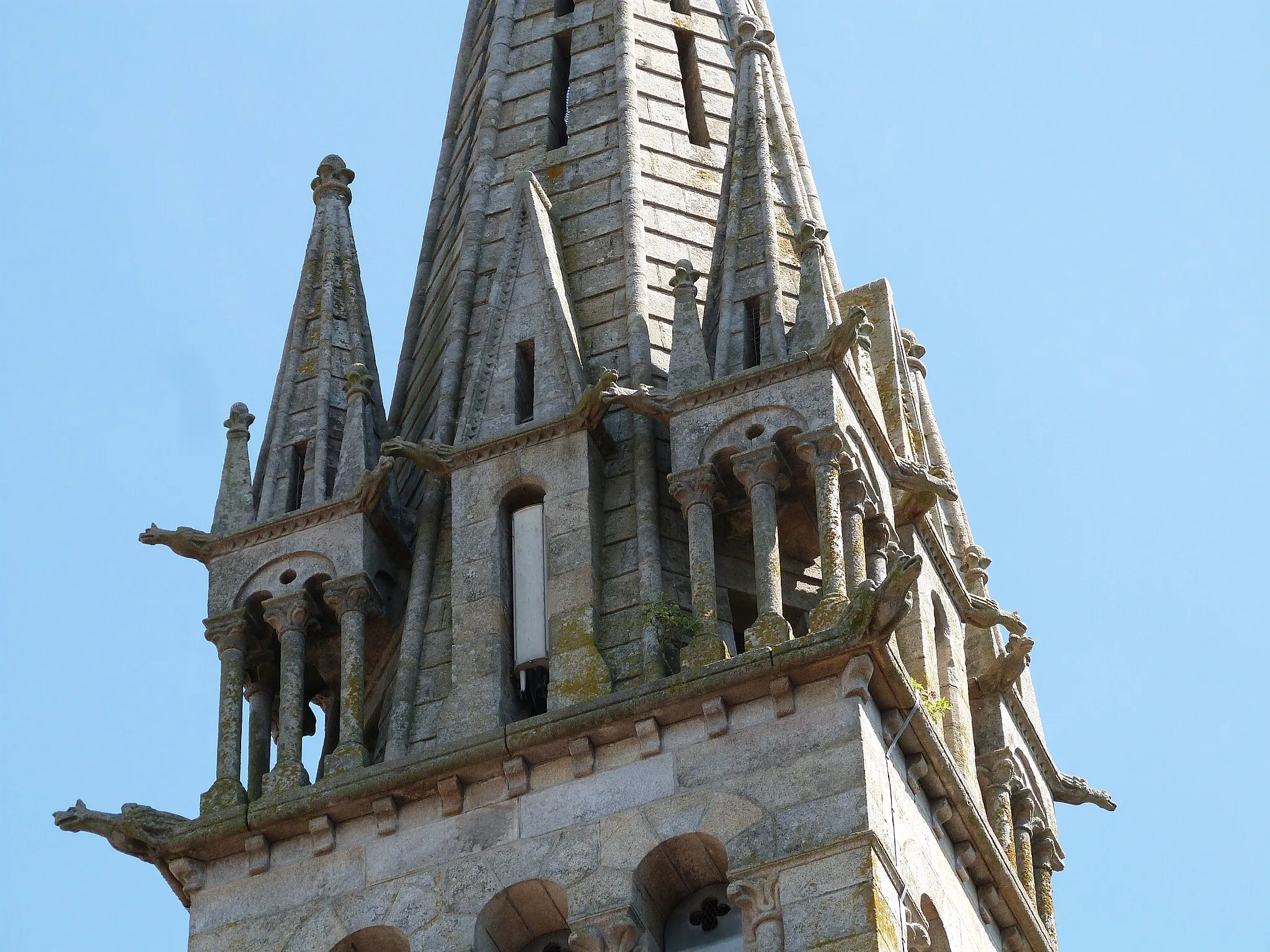 Photo showing: Clocher de l'église de Pommeret (détail)