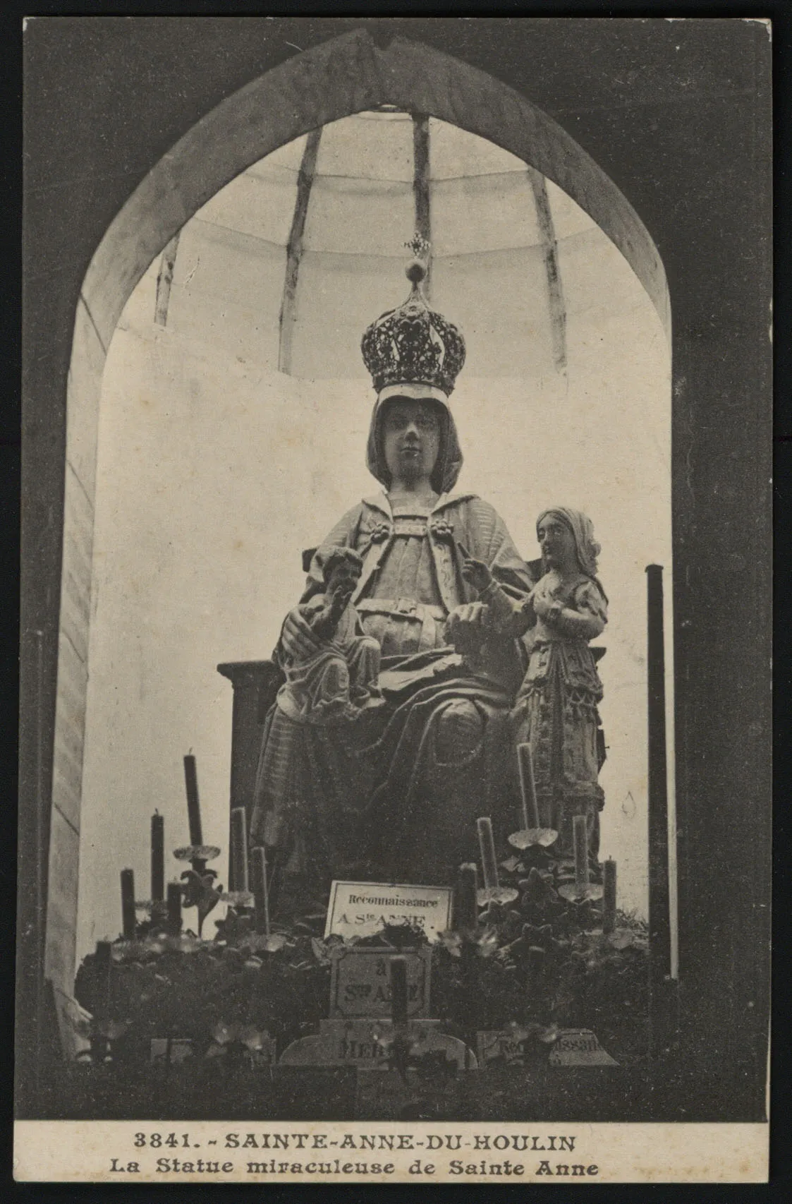 Photo showing: Plaine-Haute. La Statue miraculeuse de Sainte-Anne.