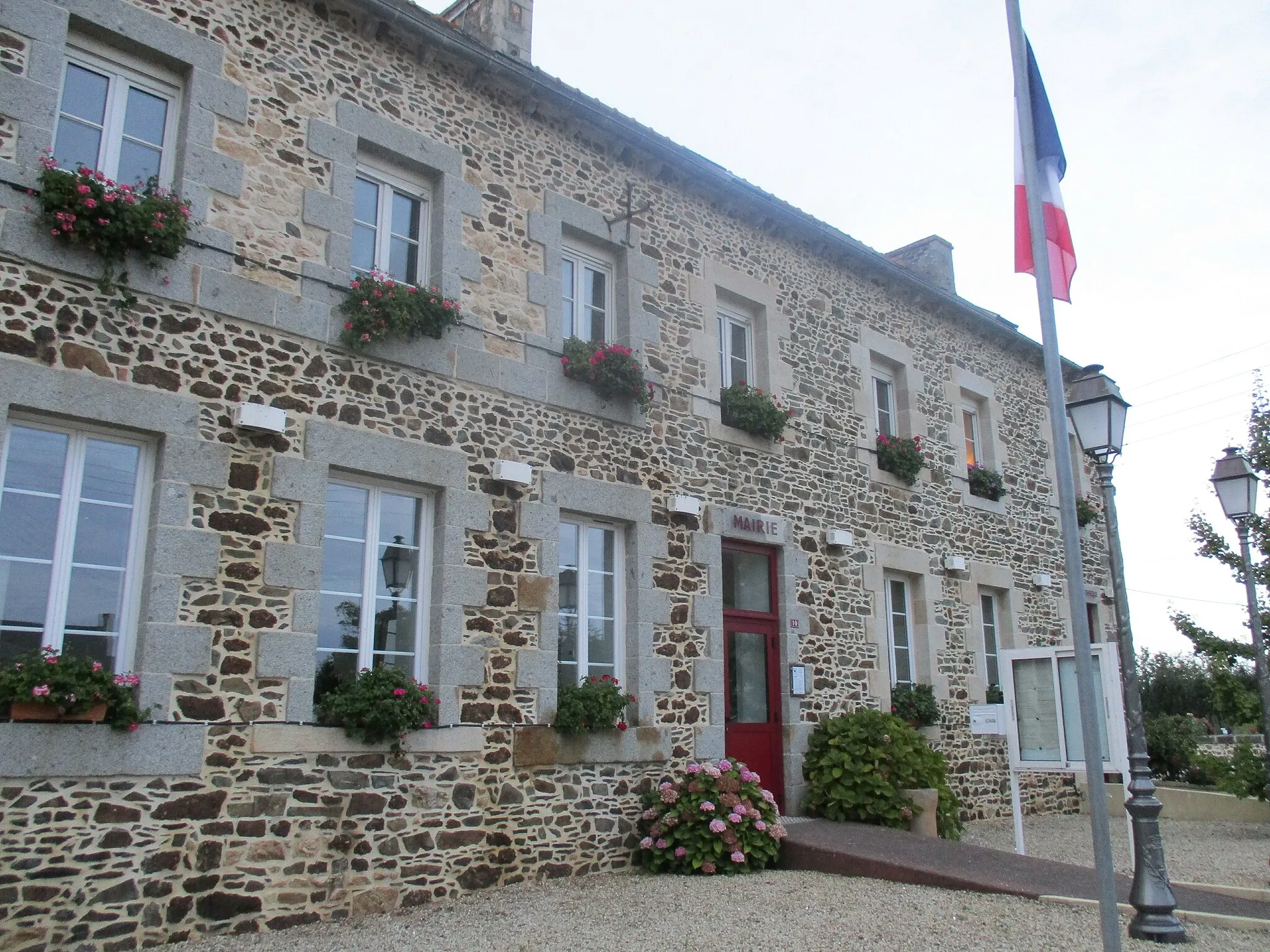 Photo showing: La mairie de Tréguidel