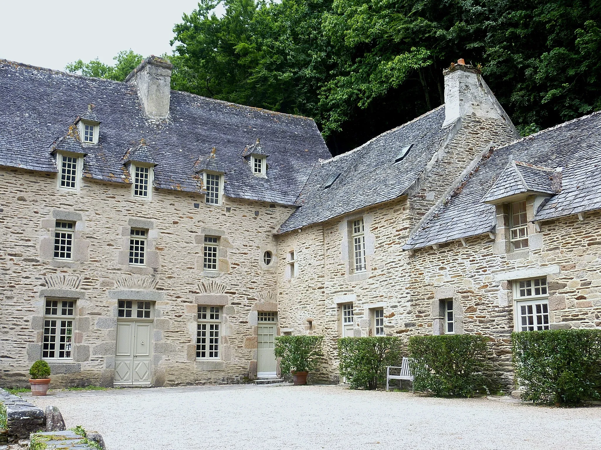 Photo showing: Le manoir de Trogriffon en Henvic, sur les bords de la Penzé.