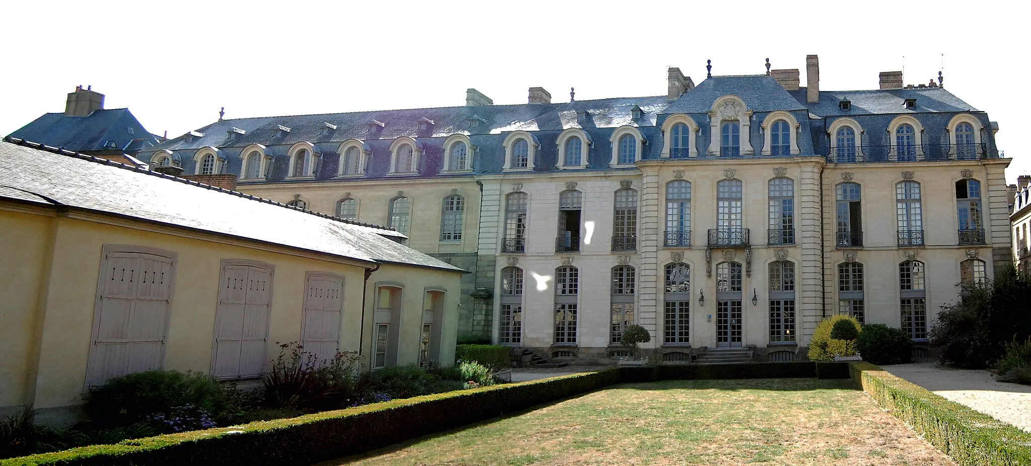 Photo showing: Panorama of the fr:Hôtel de Blossac from the garden.
