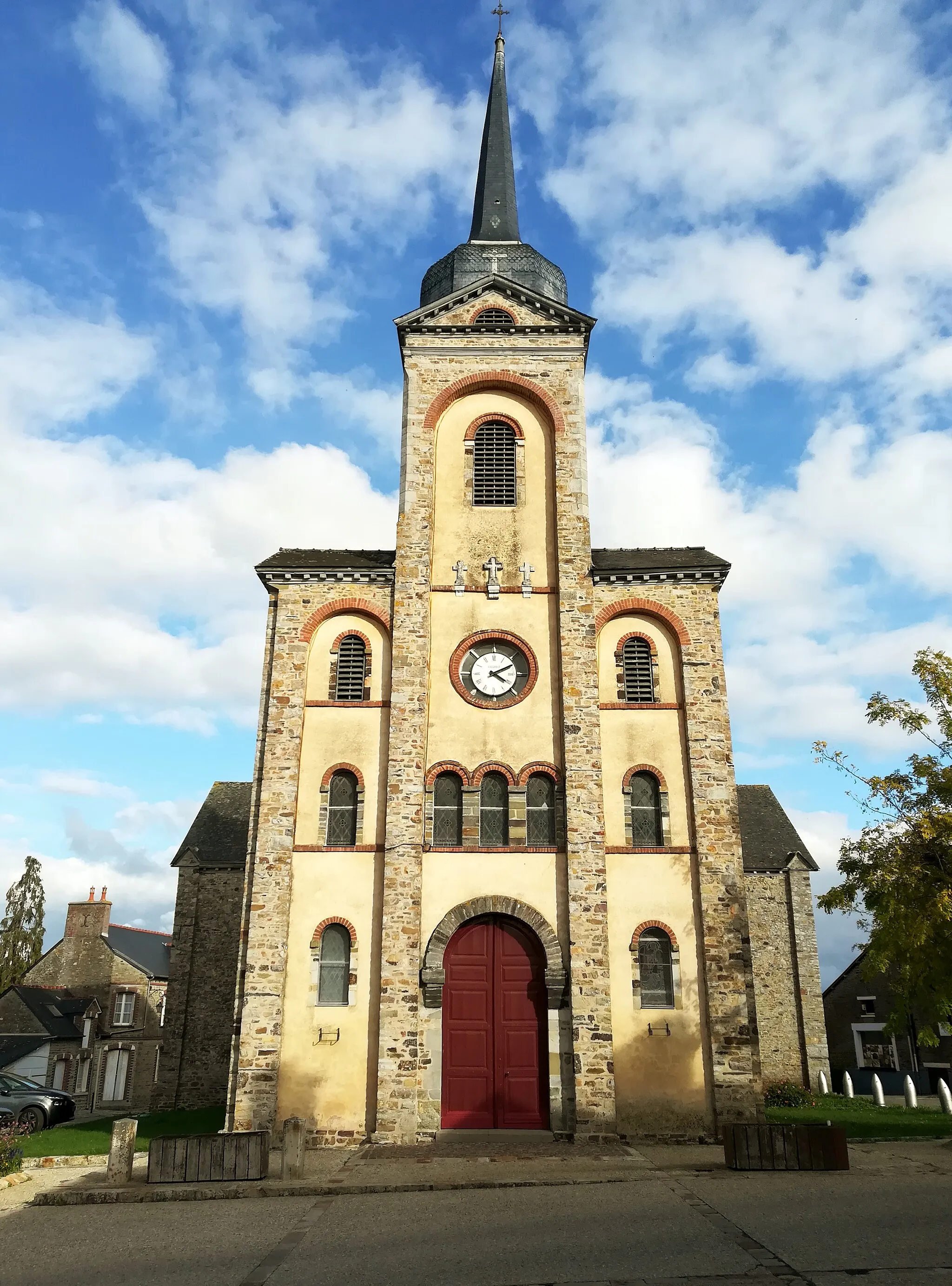 Photo showing: Tresboeuf : église paroissiale Saint-Martin, la façade.