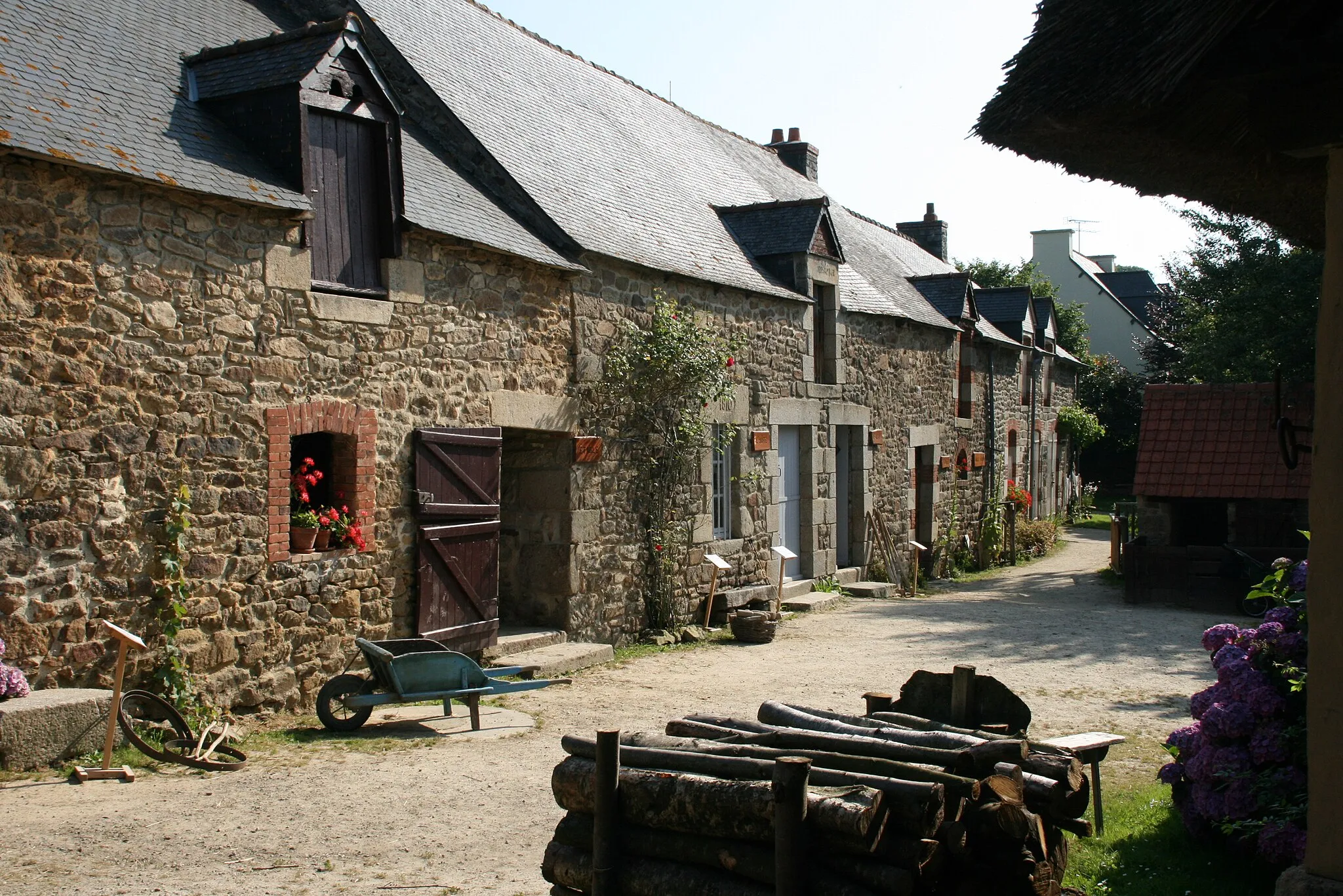 Photo showing: La Ferme d'Antan à Plédeliac