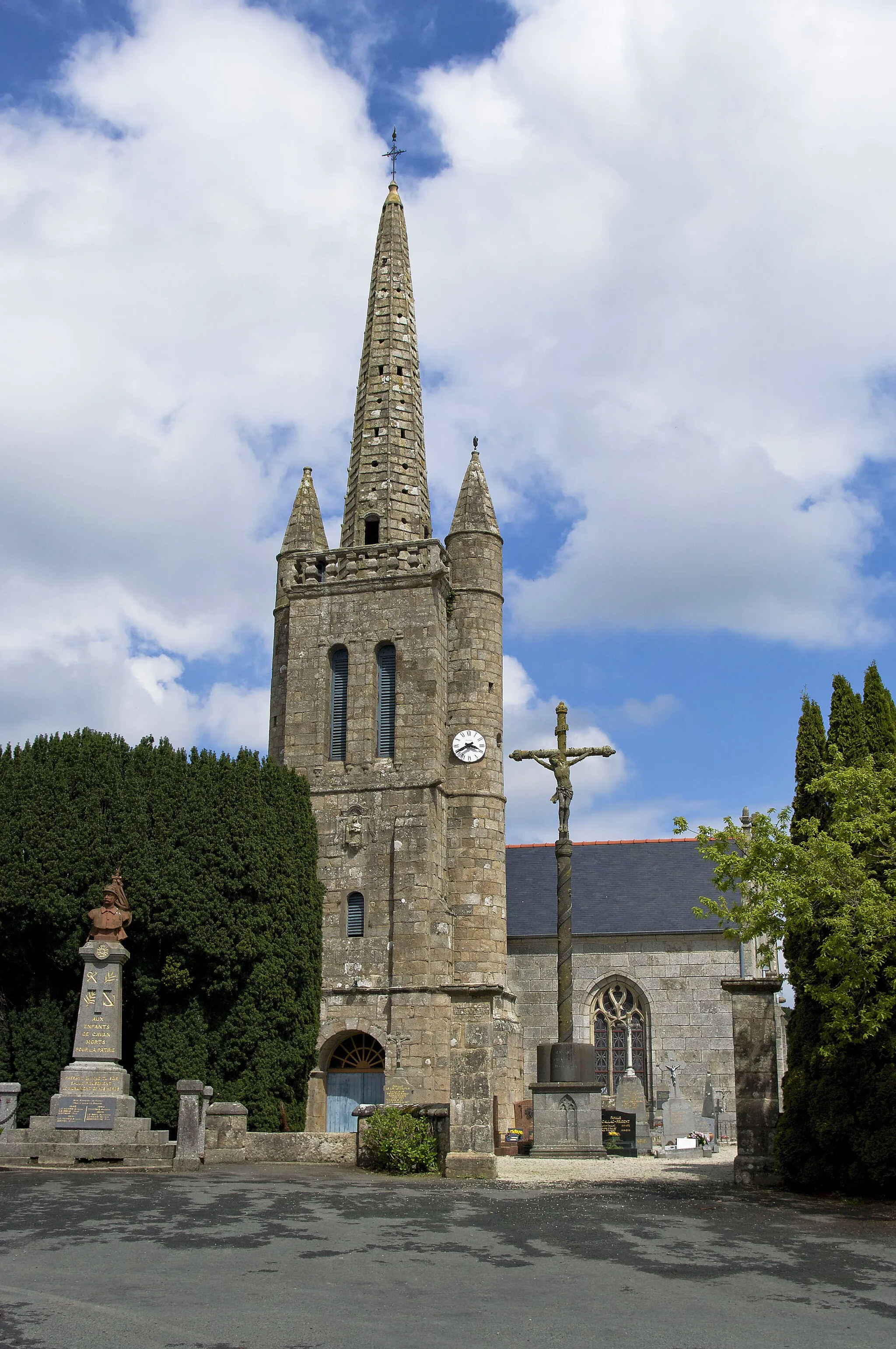 Photo showing: This building is inscrit au titre des monuments historiques de la France. It is indexed in the base Mérimée, a database of architectural heritage maintained by the French Ministry of Culture, under the reference PA00089060 .