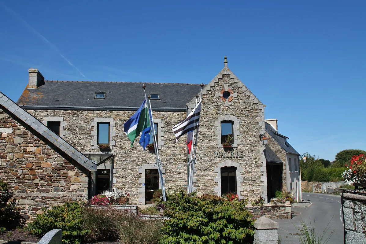 Photo showing: La mairie de Pommerit-Jaudy.