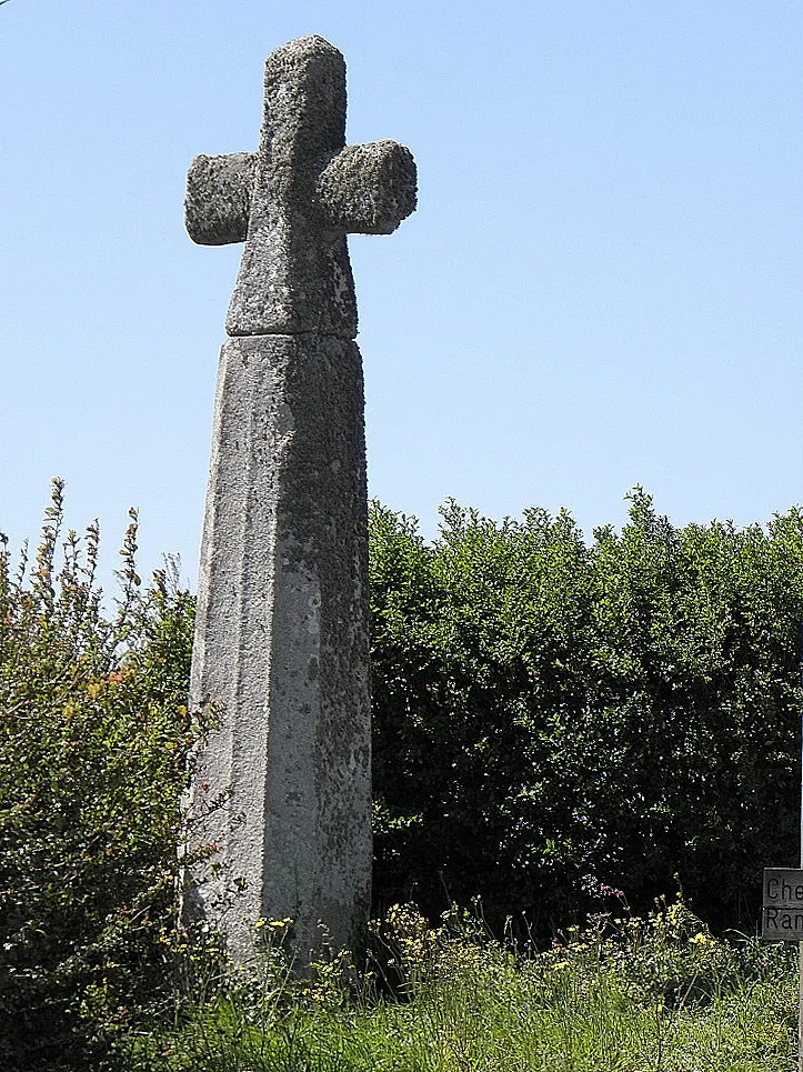 Photo showing: Stèle christianisée et inscrite à l'inventaire supplémentaire des monuments historiques dite Kroaz-Méan en Plougoulm (29).